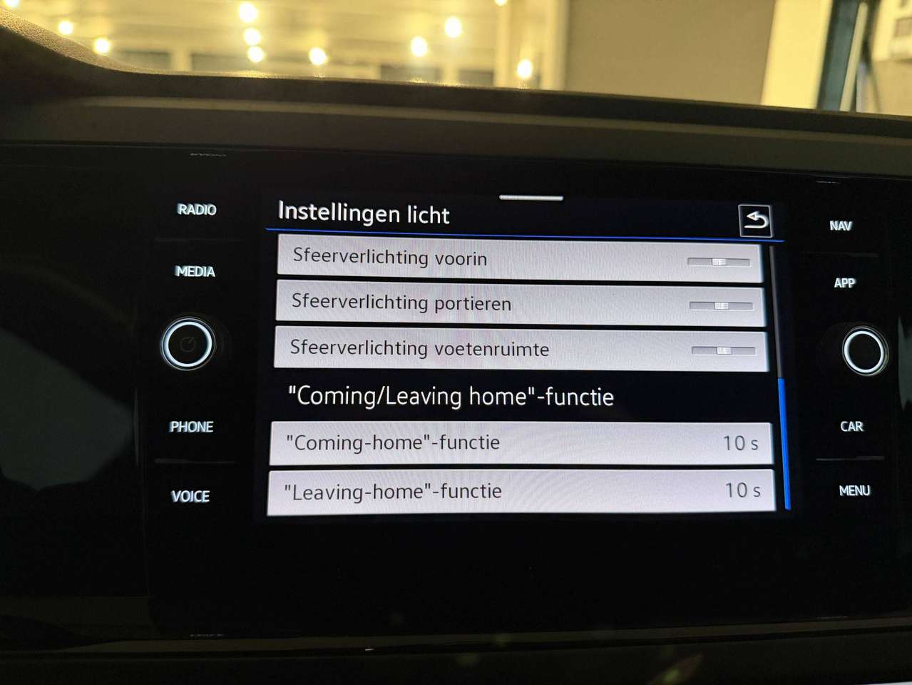 Volkswagen Taigo 3x R-LINE  * ALCANTARA * ZETEL VERWARMING * BLACK PACK * IQ LED * CAR PLAY * 18" ALU VELGEN * NAVI * CAMERA * — foto 9 van 17