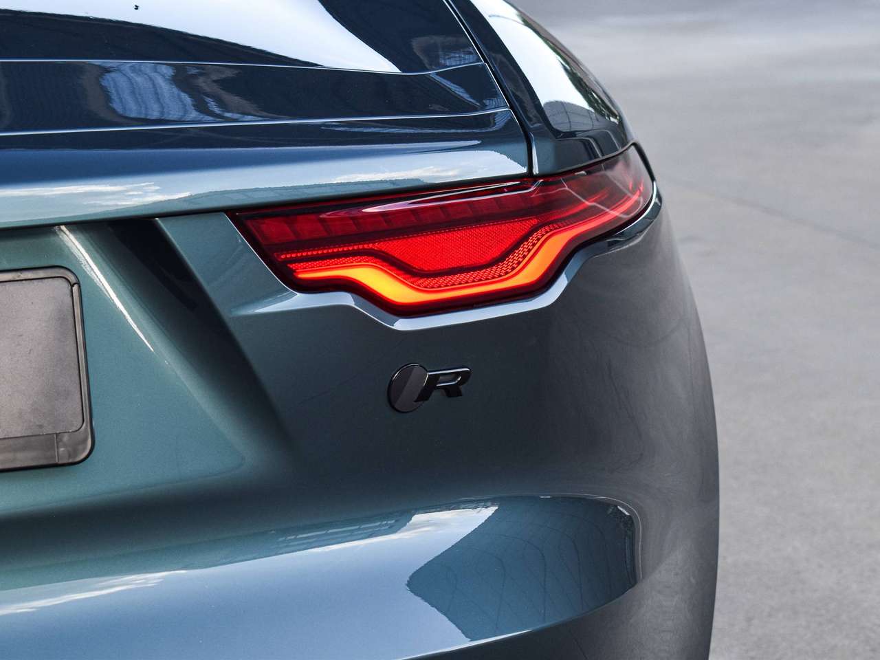 Jaguar F-Type 5.0 V8 R Cabriolet AWD P575 / Giola Green / Black Pack / FULL — foto 15 van 25