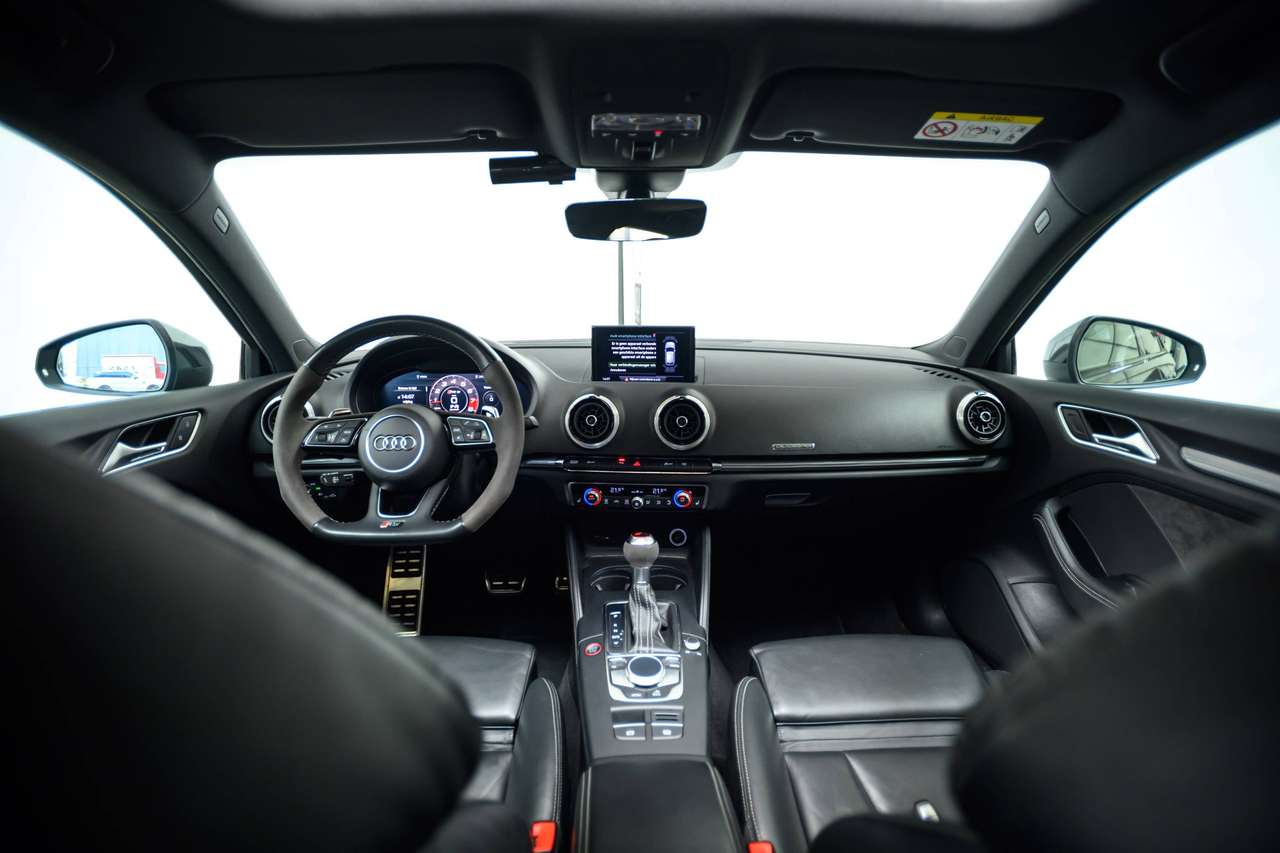Audi RS3 Sportback 2.5 TFSI | GARANTIE | PANO | KUIPSTOELEN — foto 18 van 25