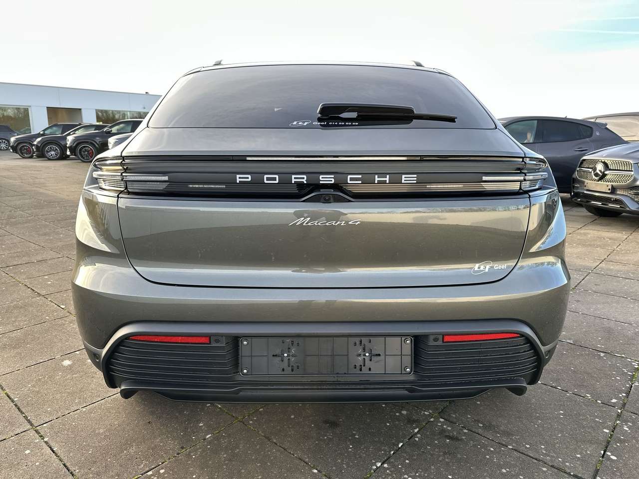Porsche Macan 4ELEK/21"/PANODAK/TREKH/LEDER/AVENTURIENGROEN — foto 2 van 19