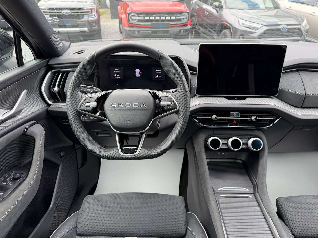Skoda Kodiaq MHEV SPORTLINE PANO CANTON CAMERA CARPLAY SFEERVERLICHTING MEMORY SEATS — foto 9 van 19