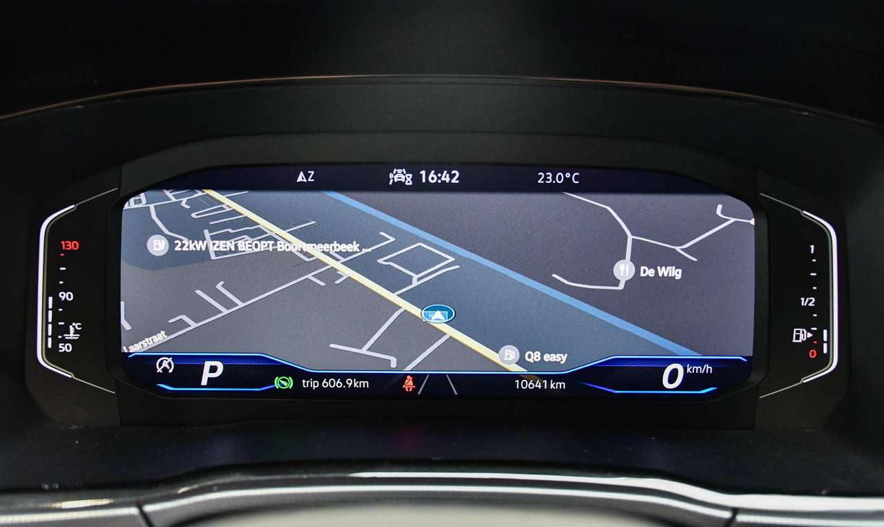 Volkswagen Touran Touran 1.5 TSI R-Line 7pl DSG - NAVIGATIE / TREKHAAK / CAMERA / SMARTLINK / BLIS / ACC / PDC — foto 17 van 22