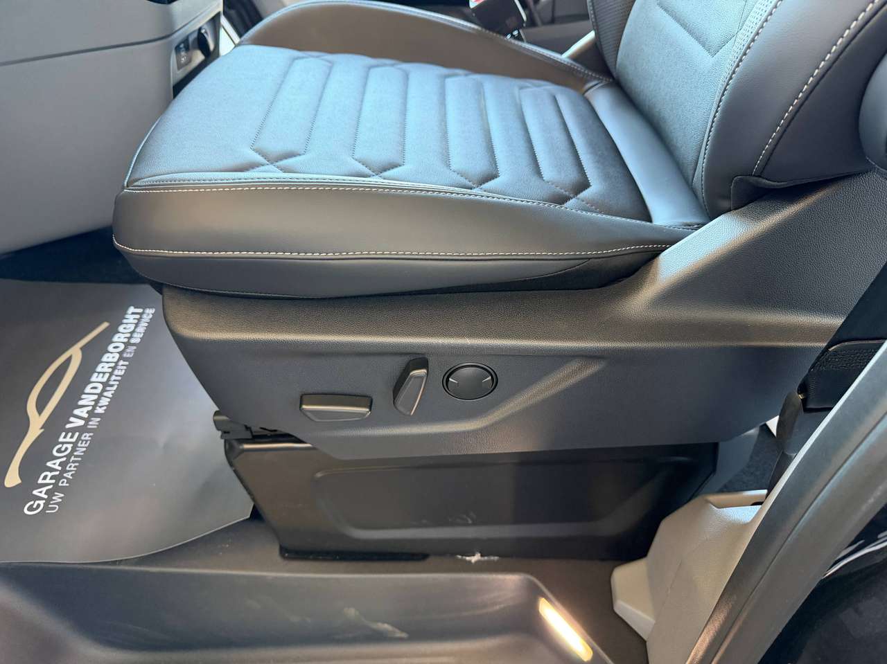 Ford Tourneo Custom TITANIUM X PHEV NIEUW 8ZIT — foto 12 van 21