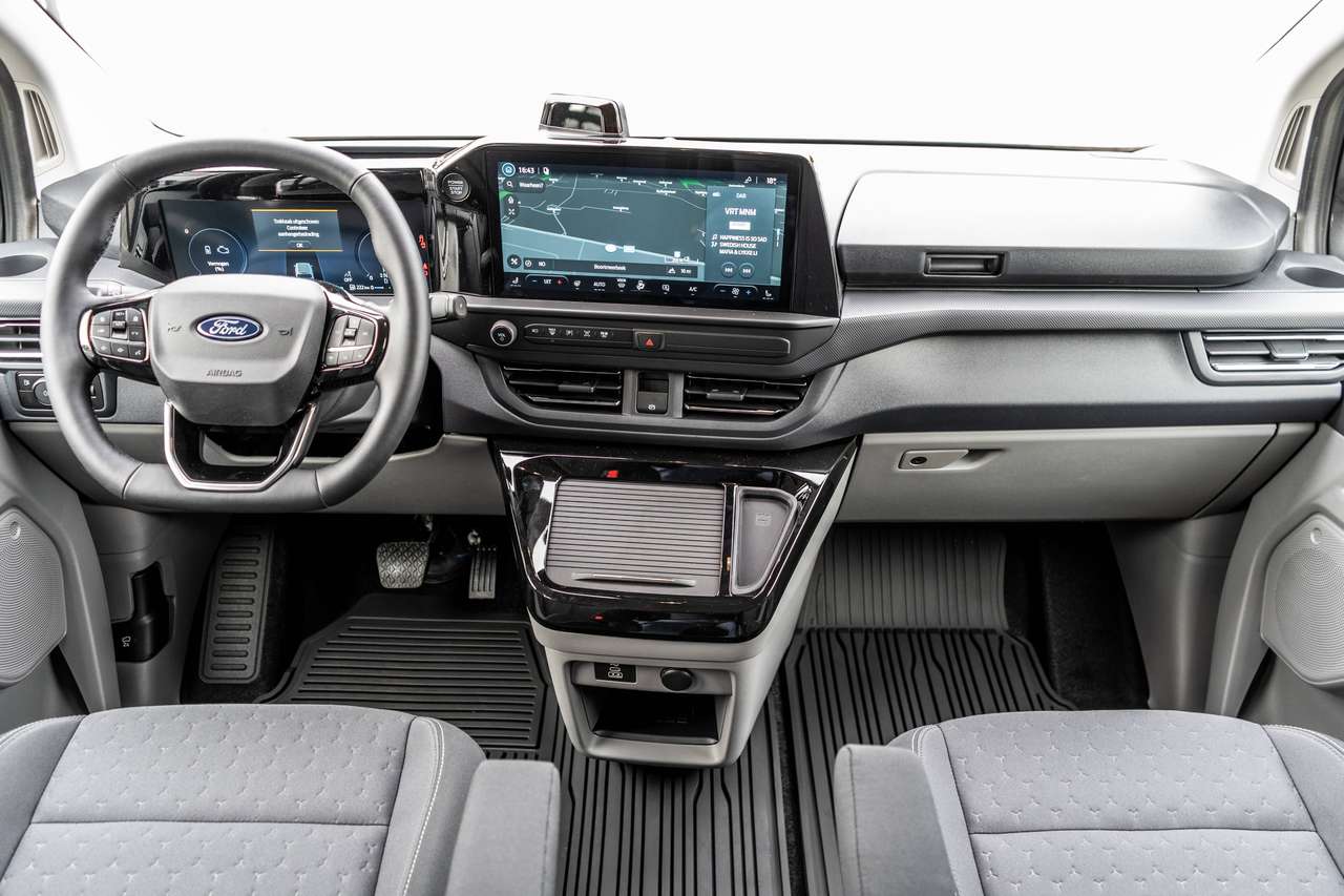 Ford Transit Custom 2.5 PHEV Limited DC L2 5pl.- Trekhaak / 360° Camera - 42.800ex — foto 9 van 16