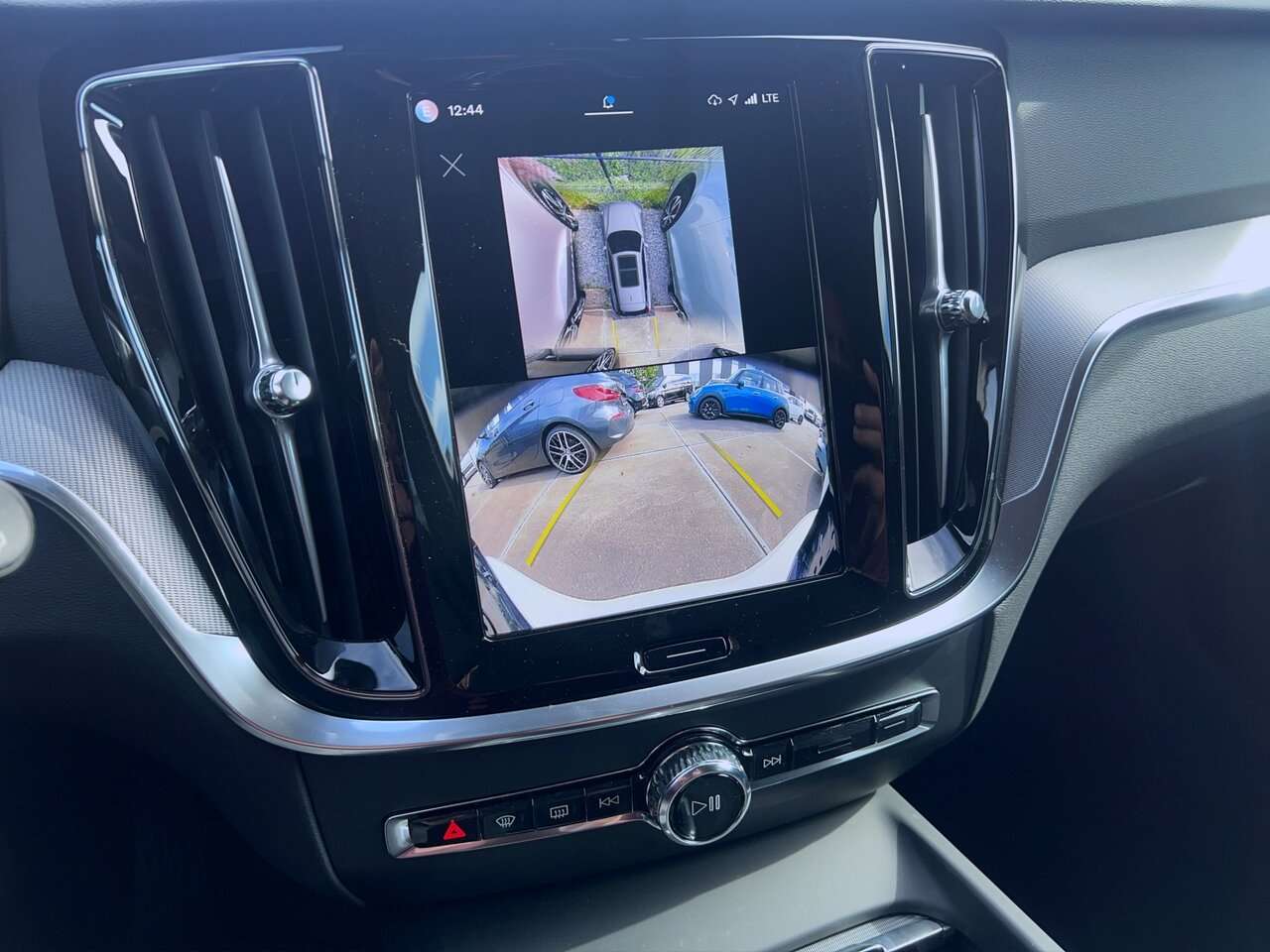 Volvo V60 B4 PLUS DARK / HARMAN KARDON/360° CAMERA — foto 12 van 15