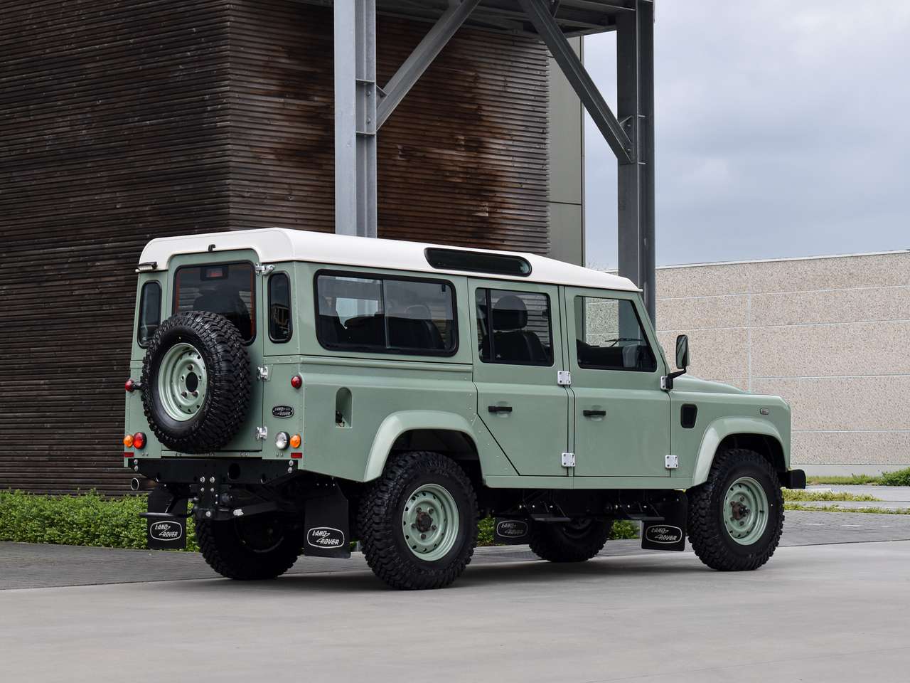Land Rover Defender 110 2.2 TD4 - "Heritage Edition" — foto 4 van 25