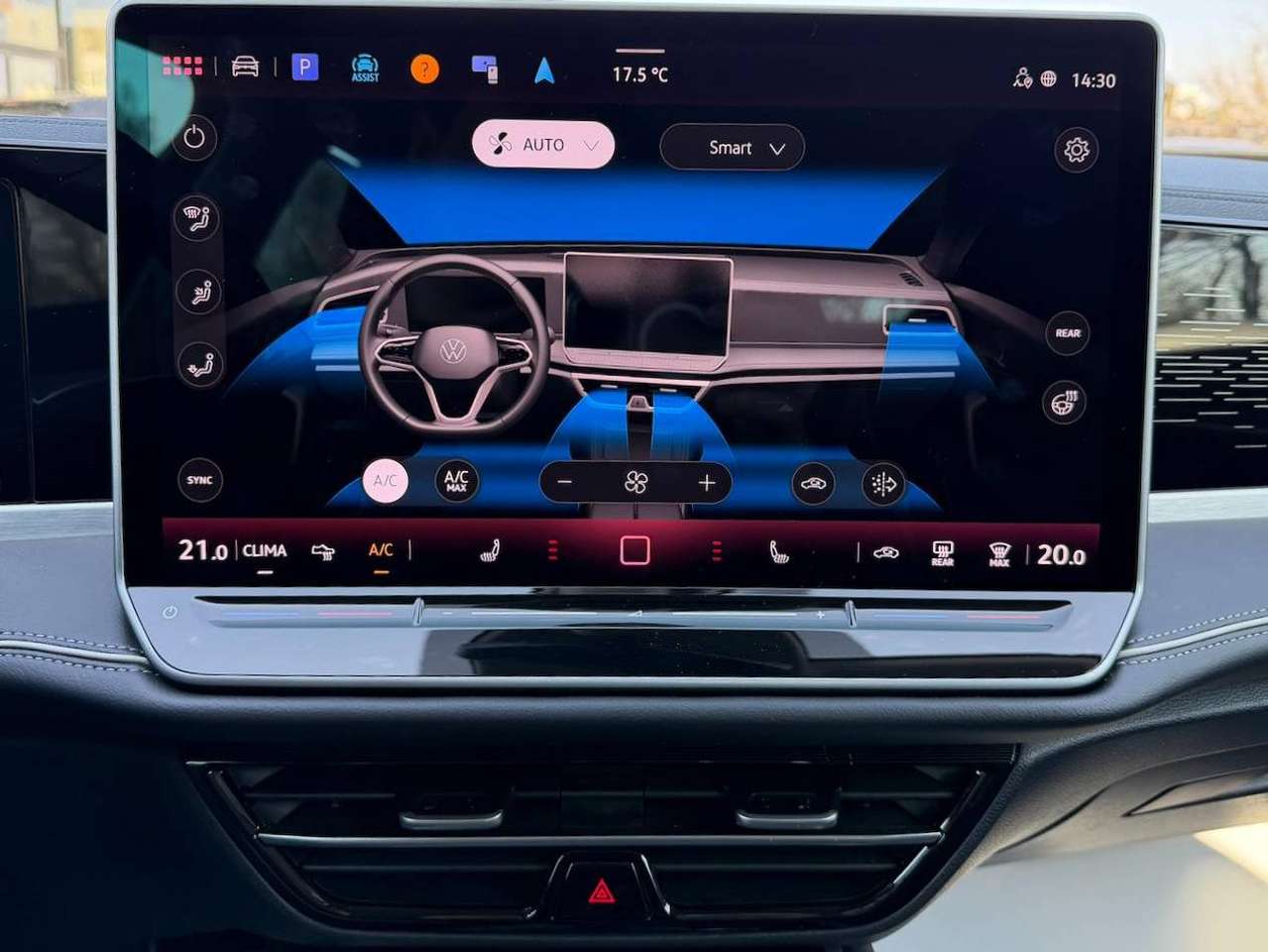 Volkswagen Passat Variant ELEGANCE MASSAGE BIG SCREEN CARPLAY ADAPTIVE CRUIS — foto 18 van 19
