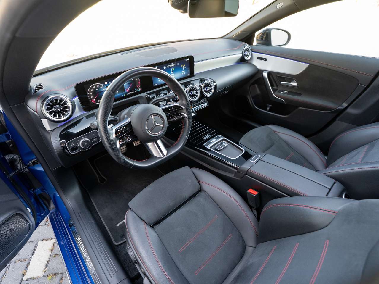 Mercedes-Benz CLA 180 CLA180 AMG-LINE/PANO DAK/CAMERA/ZETELVERWARMING/ADAP CRUISE CONTROL/FACELIFT MODEL/APPLE CARPLAY — foto 19 van 22