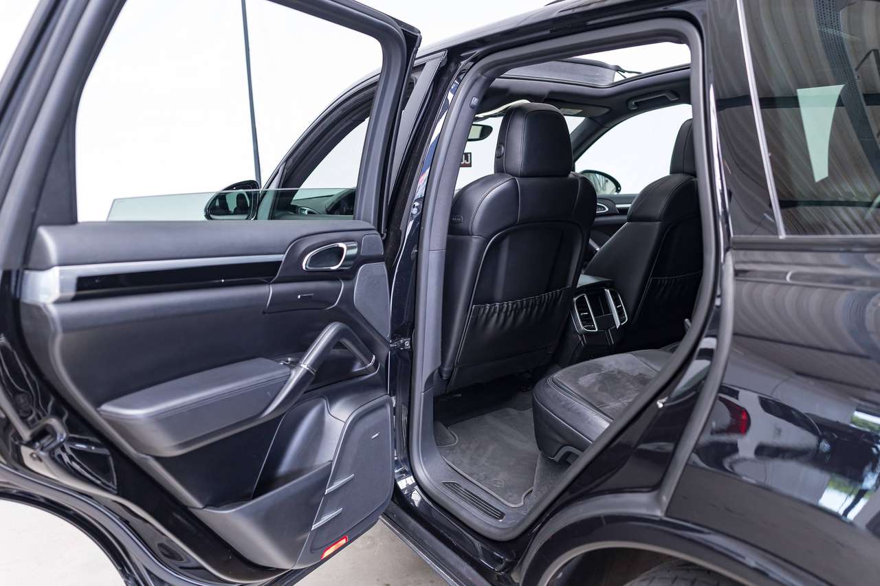 Porsche Cayenne PLATINUM EDITION|LUCHTGEVEERD|BOSE SOUND SYSTEM|PANO|CAMERA|WEGKLAPBARE TREKHAAK|SPORTCHRONO|LA|CC| — foto 12 van 25