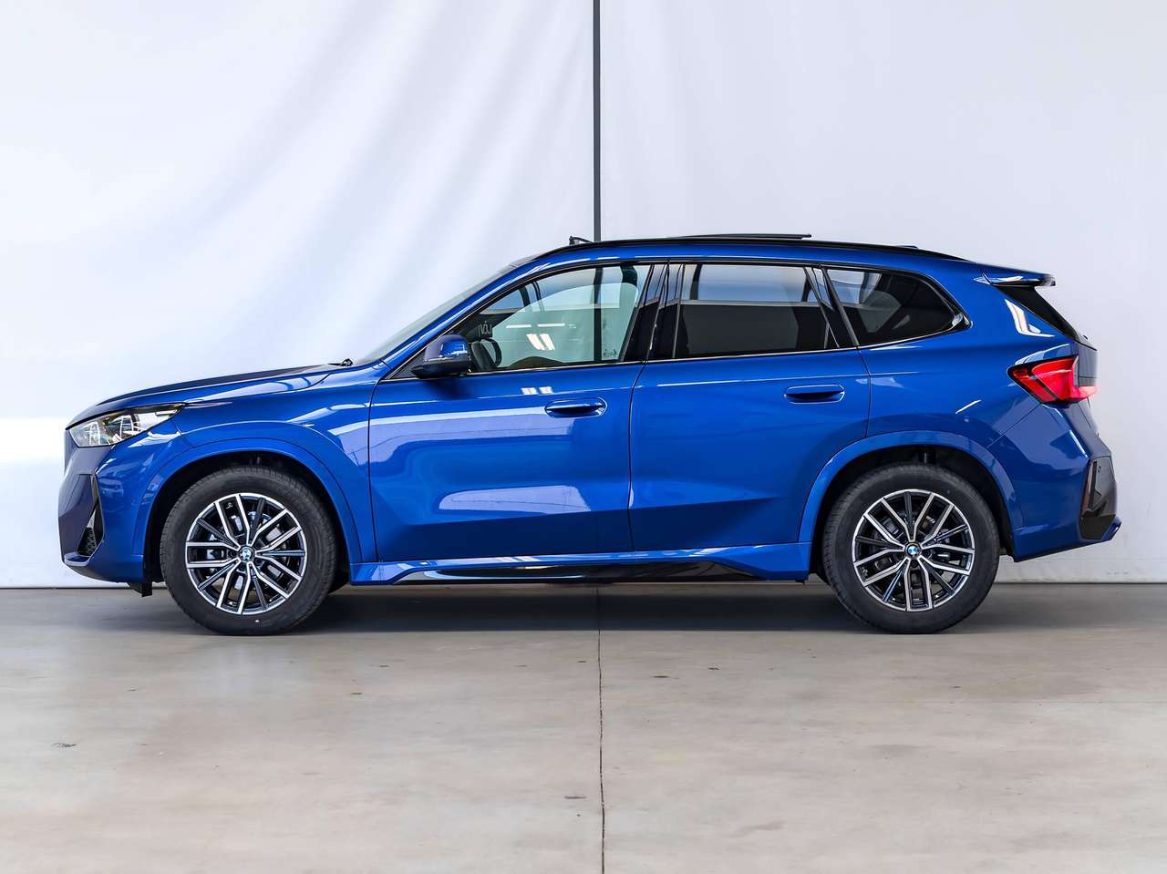BMW X1 sDrive18i|M-SPORT|PANO|KEYLESS|ADAPTIVE LED|CAMERA|STOELVER.|CC|LA|GARANTIE| — foto 4 van 25