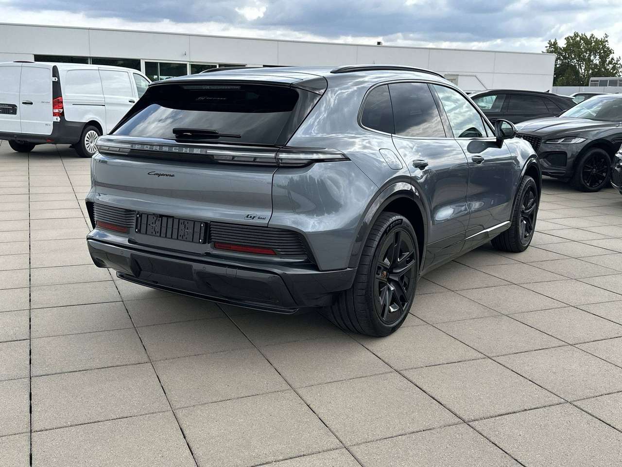 Porsche Cayenne ELECTRIC Trekhaak Pano Dak 22" — foto 6 van 18
