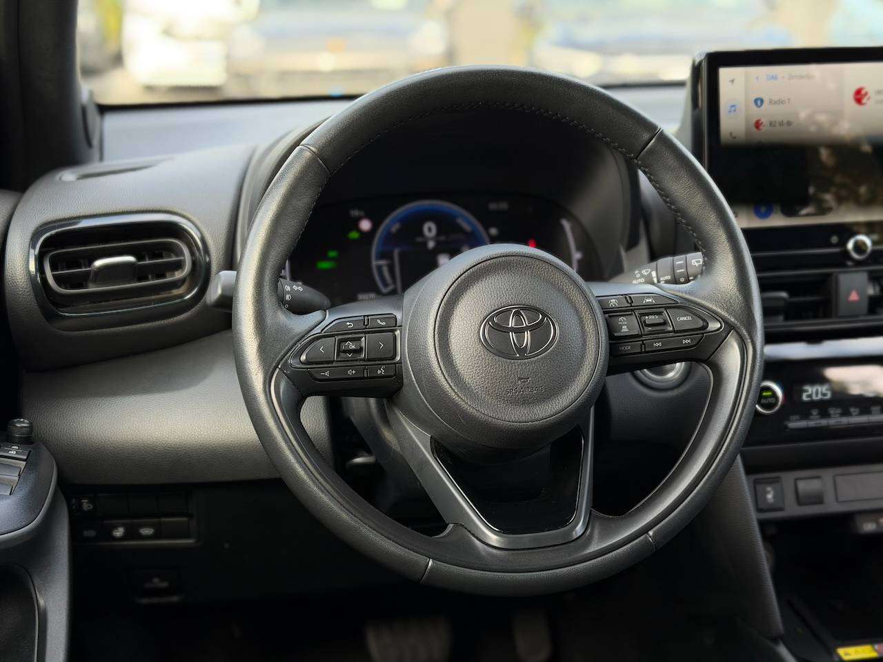 Toyota Yaris Cross HEV STYLE CARPLAY STUUR-EN ZETELVERWARMING KEYLESS — foto 10 van 13