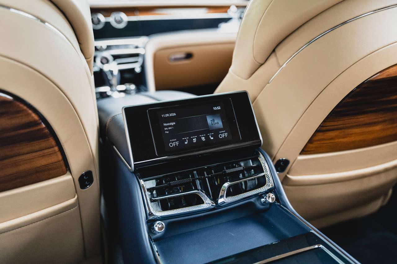 Bentley Flying Spur AZURE HYBRID - 4 SEAT - TOURING SPECIFICATION — foto 25 van 25