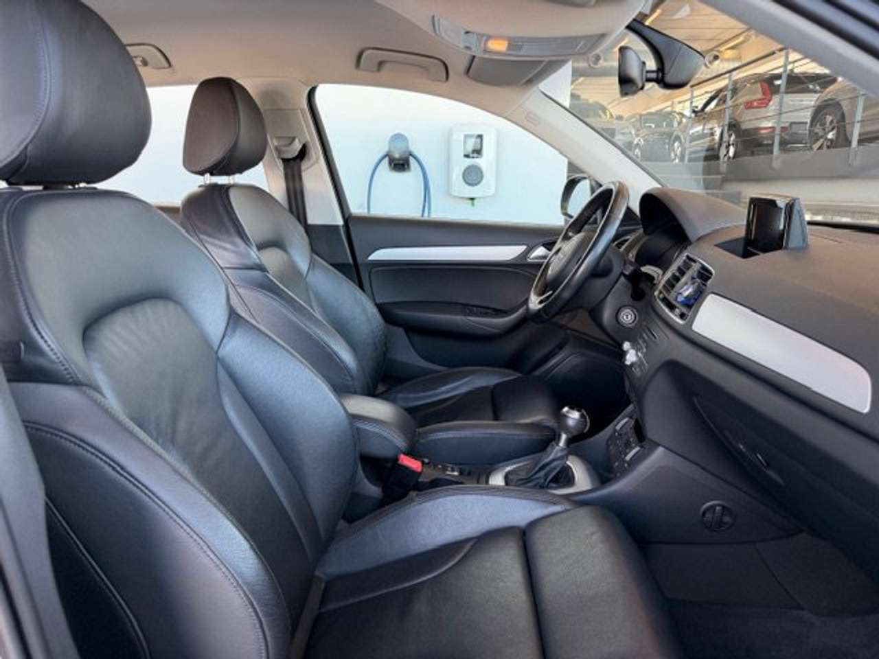 Audi Q3 BENZINE-AUTOMAAT-LEDER-XENON-GPS — foto 10 van 21