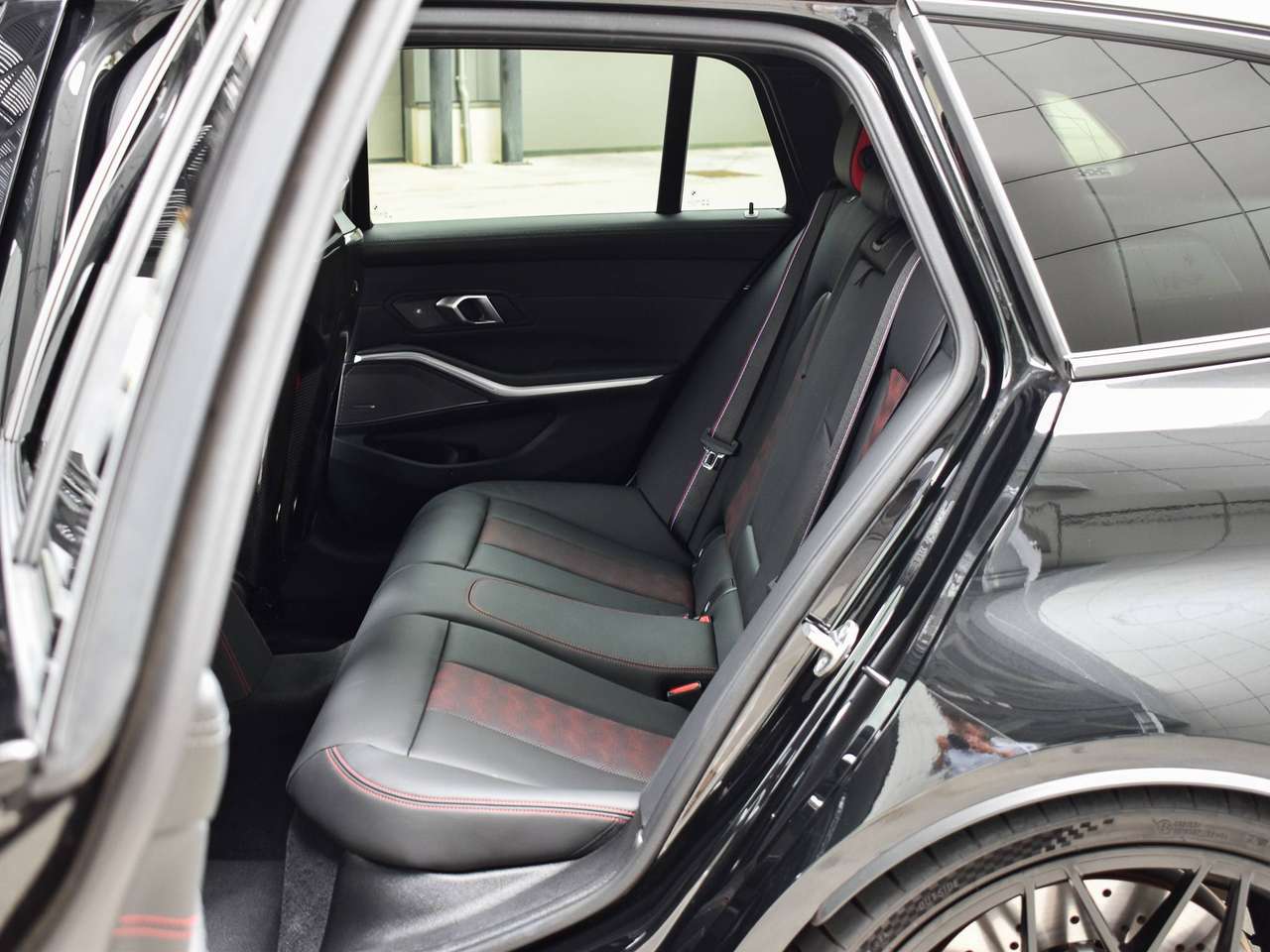 BMW M3 CS Touring / FULL CARBON / BLACK SAPPHIRE — foto 21 van 25
