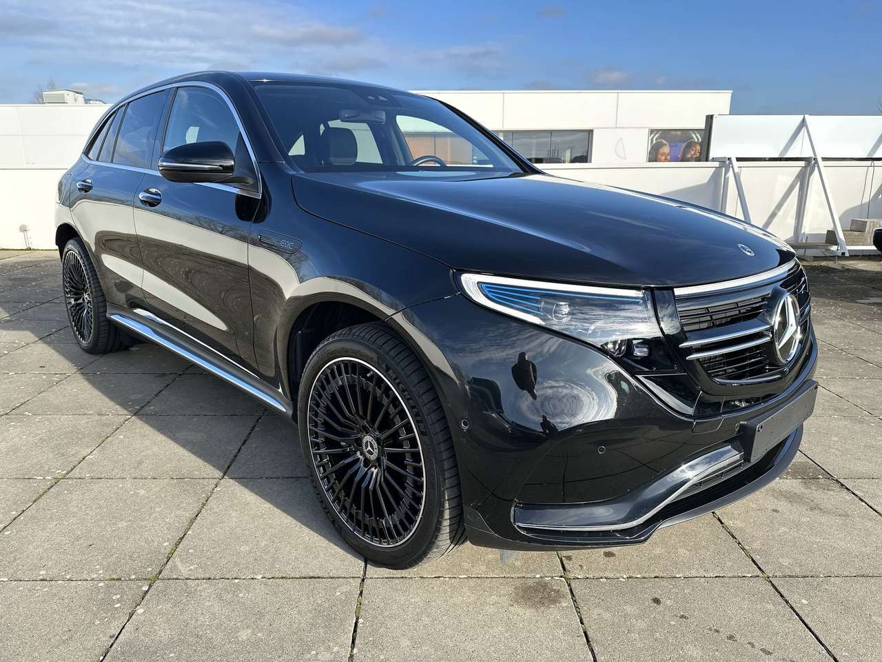 Mercedes-Benz EQC 400 4M AMG Leder 21" multi privacy ramen dodehoek — foto 2 van 19
