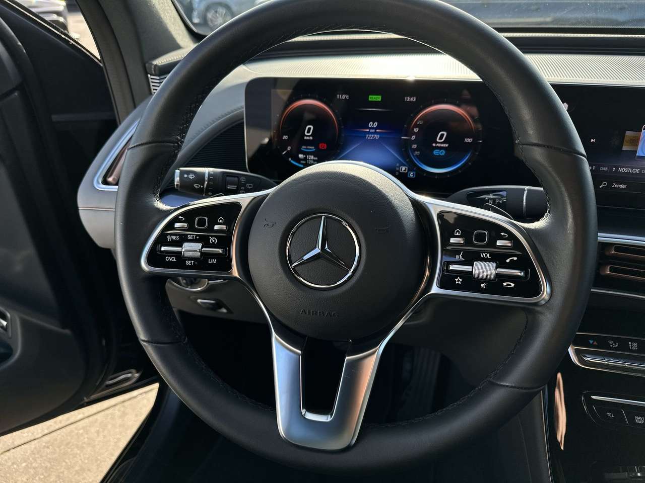 Mercedes-Benz EQC 400 4M AMG Leder 21" multi privacy ramen dodehoek — foto 15 van 19
