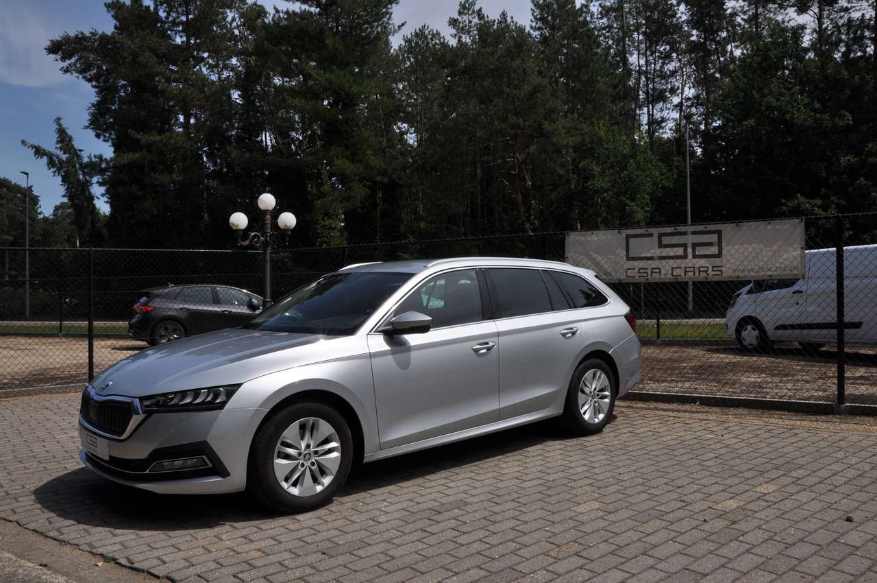 Skoda Octavia Combi "Break" CLEVER 1.0 TSI eTec - AUTOMAAT - MILD HYBRIDE -16.000 Km — foto 2 van 15