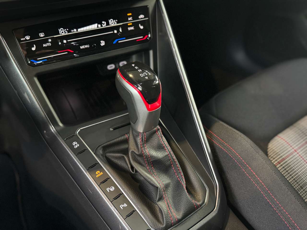 Volkswagen Polo GTI 2.0 TSI DSG — foto 10 van 20