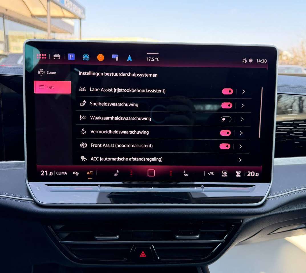 Volkswagen Passat Variant ELEGANCE MASSAGE BIG SCREEN CARPLAY ADAPTIVE CRUIS — foto 13 van 19