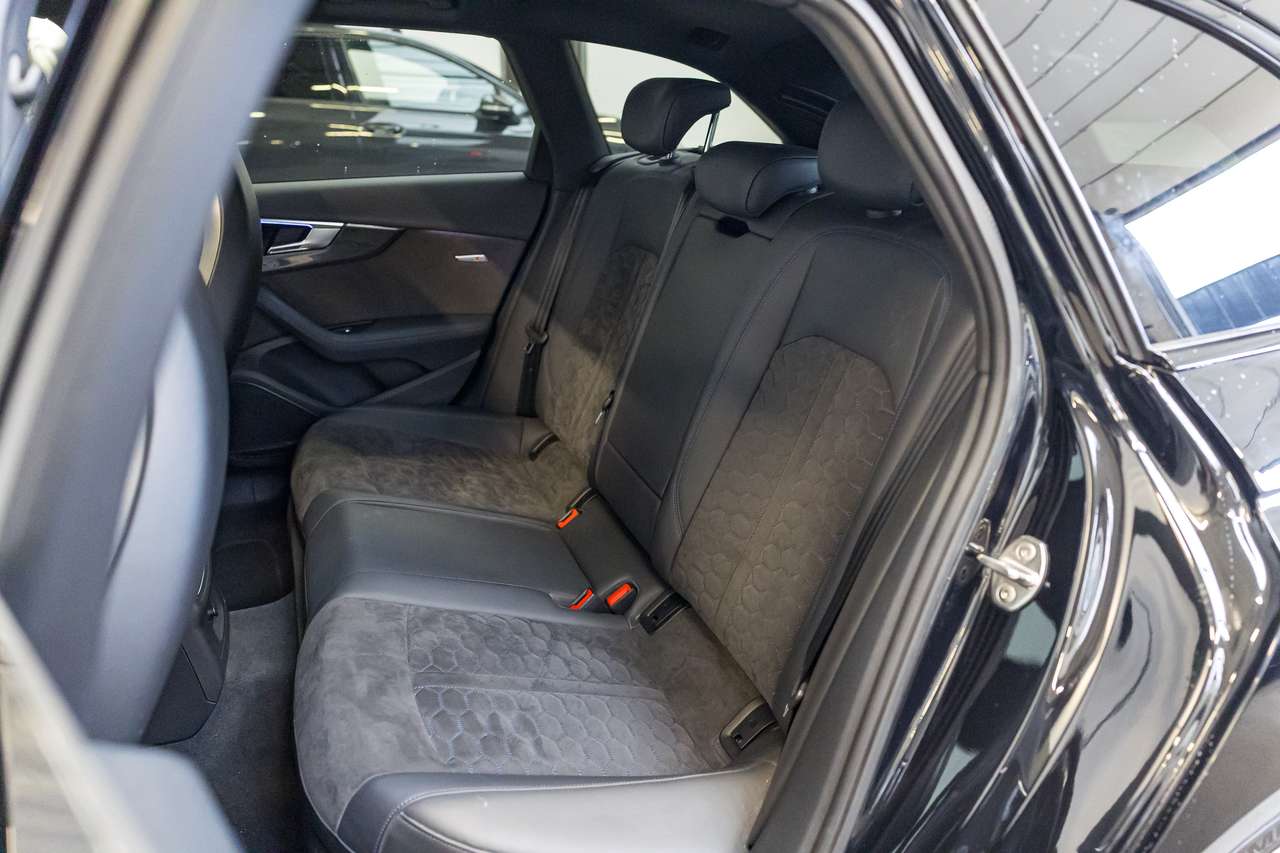 Audi RS4 QUATTRO|CERAMIC|CARBON|360°|B&O|PANO|ALCANTARA| — foto 19 van 25