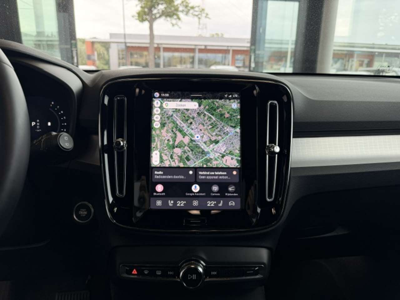 Volvo XC40 PLUS DARK BLACK EDITION  B3 HYBRIDE MHEV — foto 16 van 22