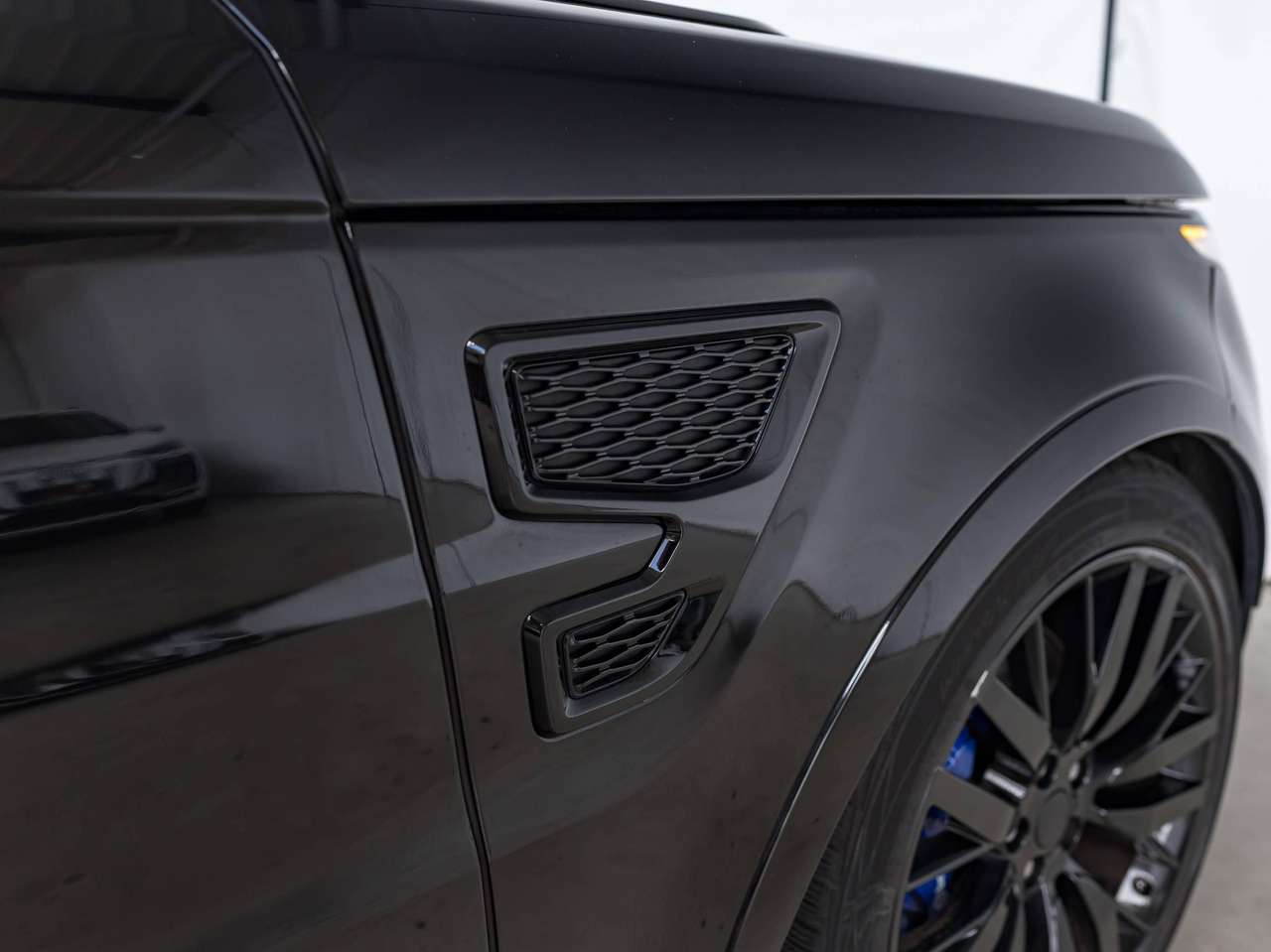 Land Rover Range Rover Sport 5.0i V8 SVR|PANO|HEAD-UP|HEATED-SEATS(v/a)|KEYLESS|AMBIENTLIGHT|ACC|LA| — foto 7 van 25