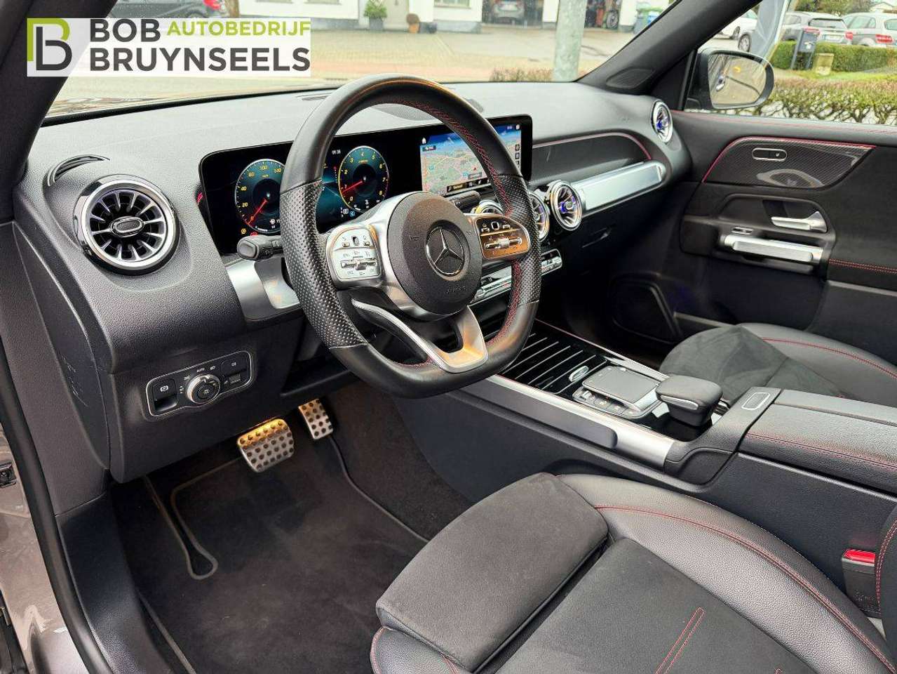 Mercedes-Benz GLB 180 AMG Line | Nightpakket | Trekhaak | Sfeerverlichting | Verstelbare achterbank — foto 10 van 18