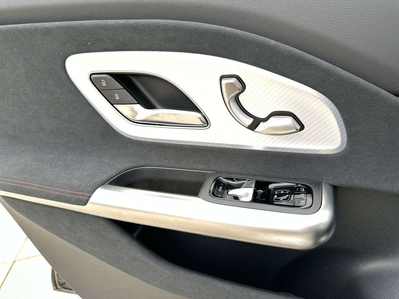 Mercedes-Benz CLA 250 + AMG LINE Electric — foto 10 van 19