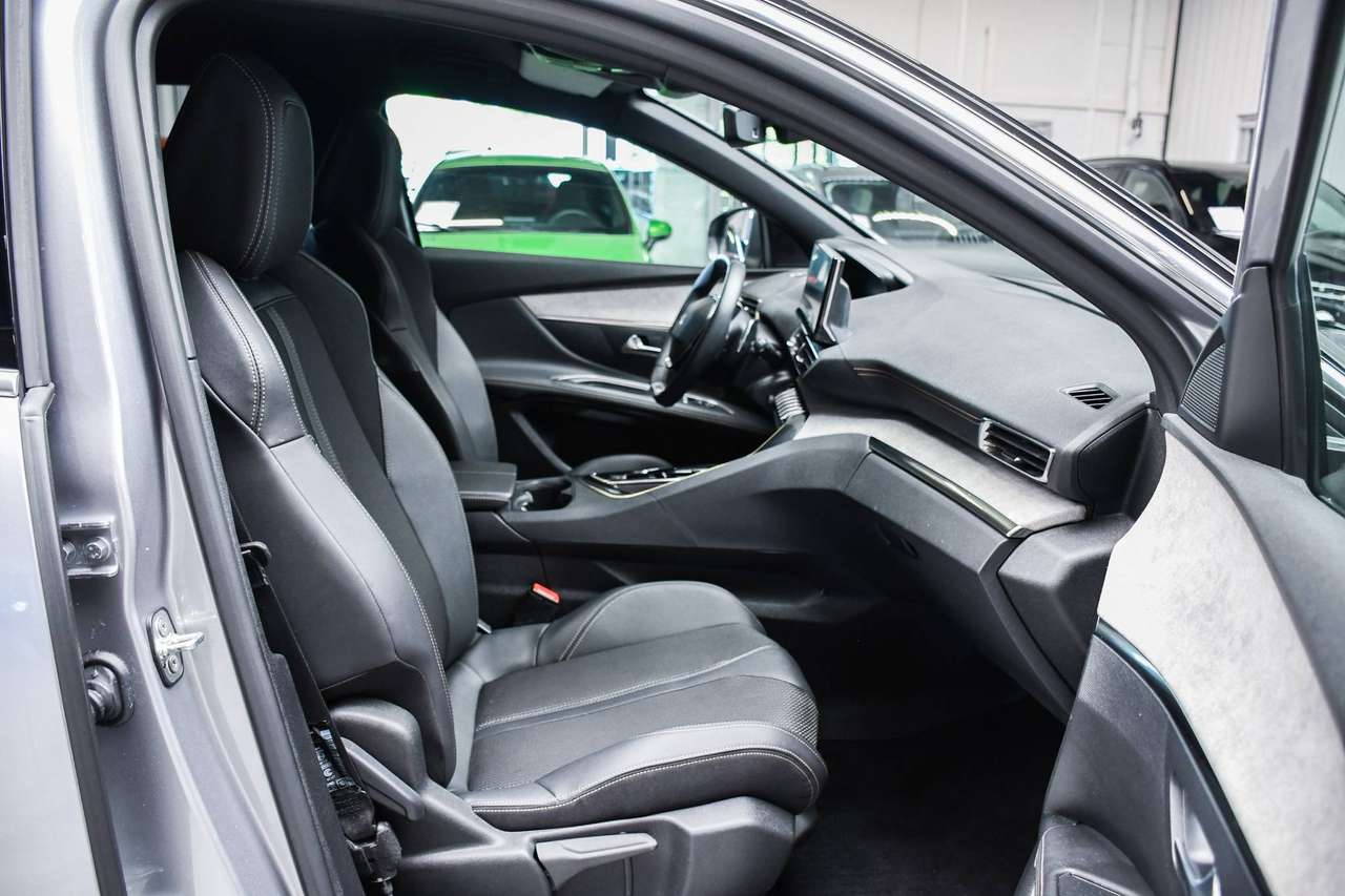 Peugeot 5008 5008 1.2 PureTech GT-Line 7pl Automaat - NAVIGATIE / CAMERA / SMARTLINK / BLIS / ACC — foto 6 van 22