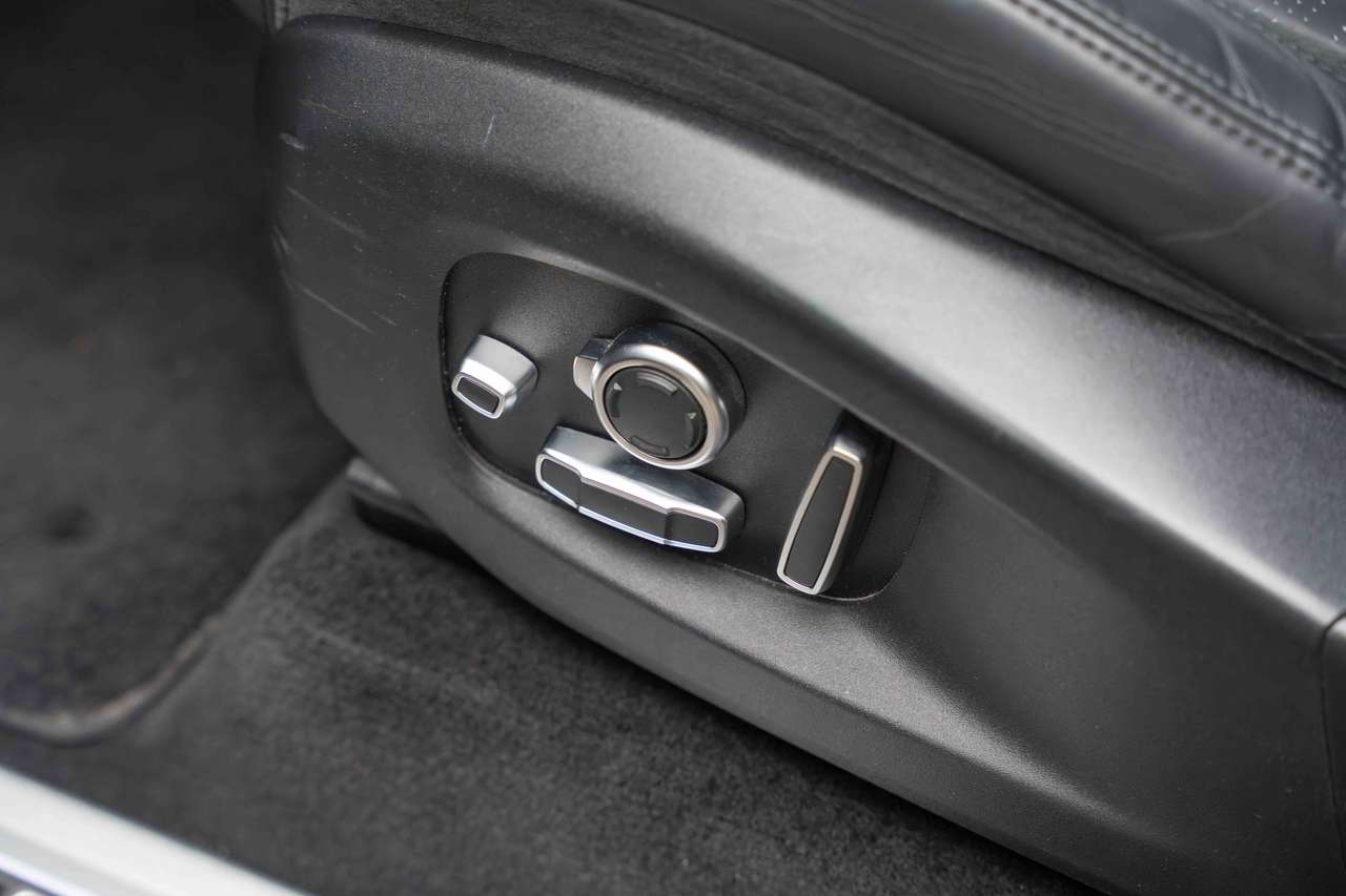 Land Rover Range Rover Sport V8 SVR Carbon Edition LED/PANO/LICHTEVRACHT/MERIDIAN/LUCHTV./ACC/AMBIENTE/TREKHAAK — foto 14 van 25