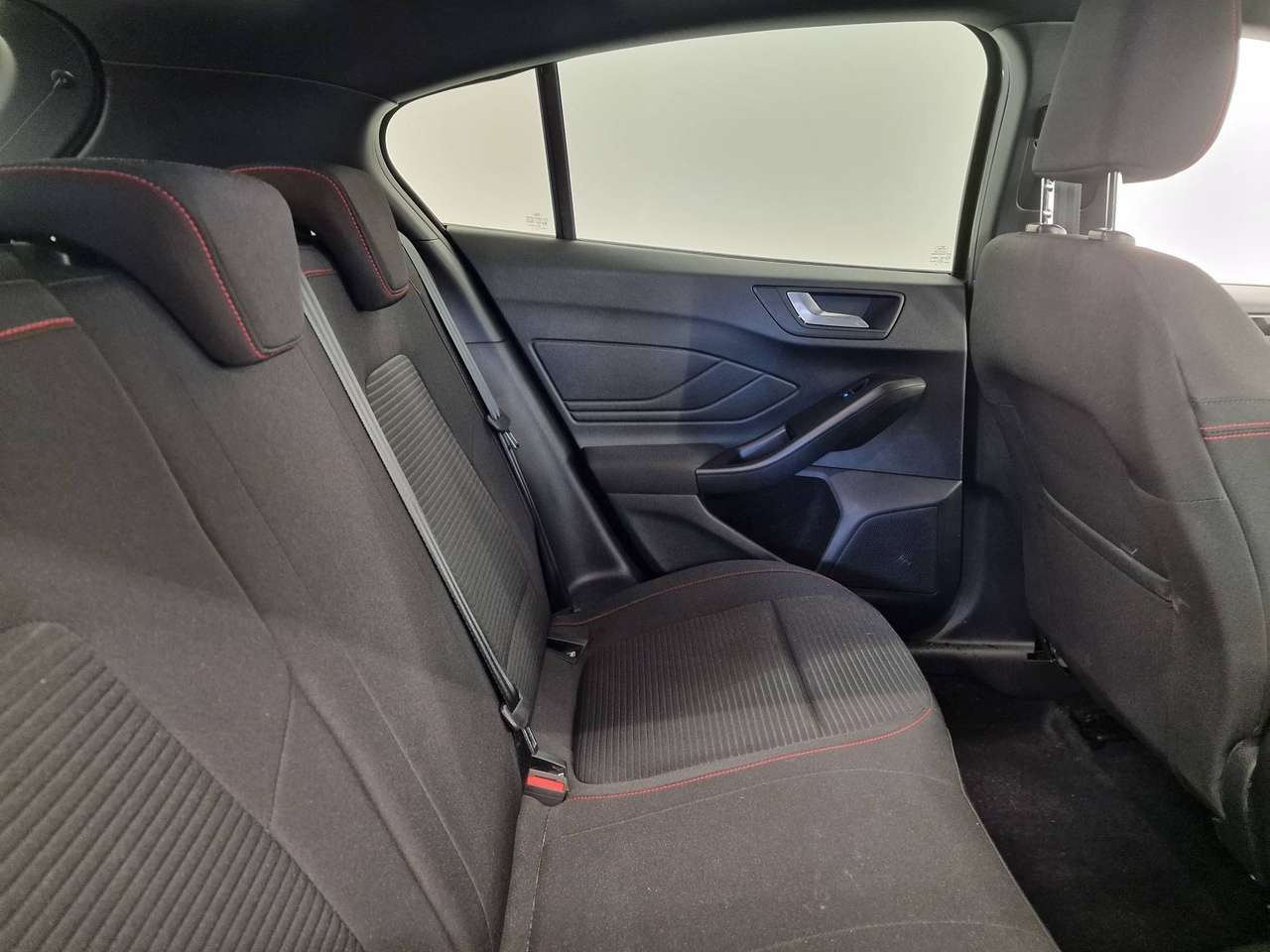 Ford Focus ST-LINE HYBRID BENZINE 23000KM!!!! — foto 5 van 15