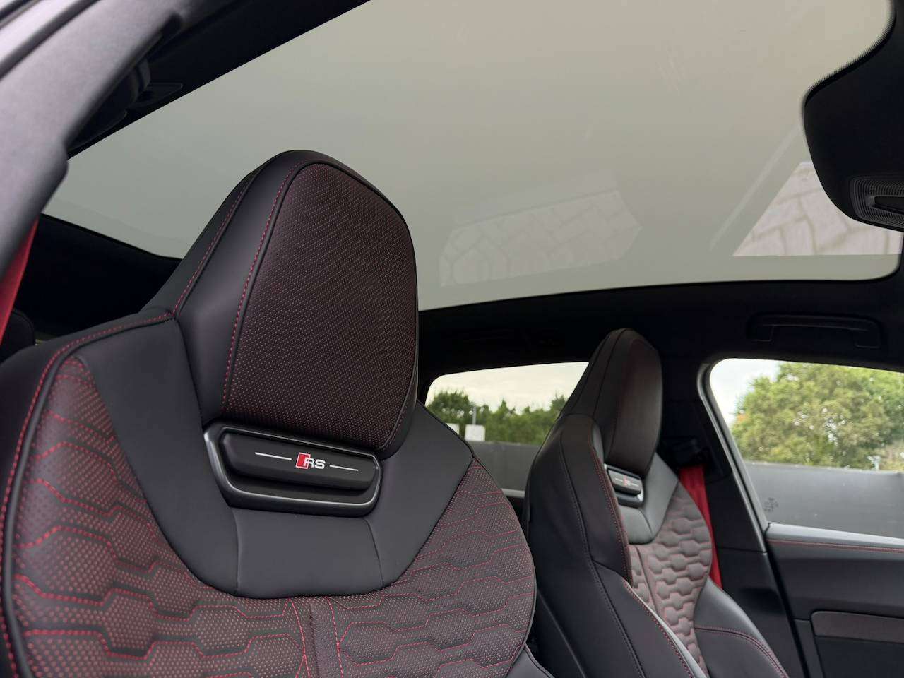 Audi RS5 AVANT BESCHIKBAAR TECH PRO SPORTPACK KERAMISCHE REMMEN PANORAMA GEKOELDE ZETELS MASSAGE B&O 360° CAM — foto 13 van 25