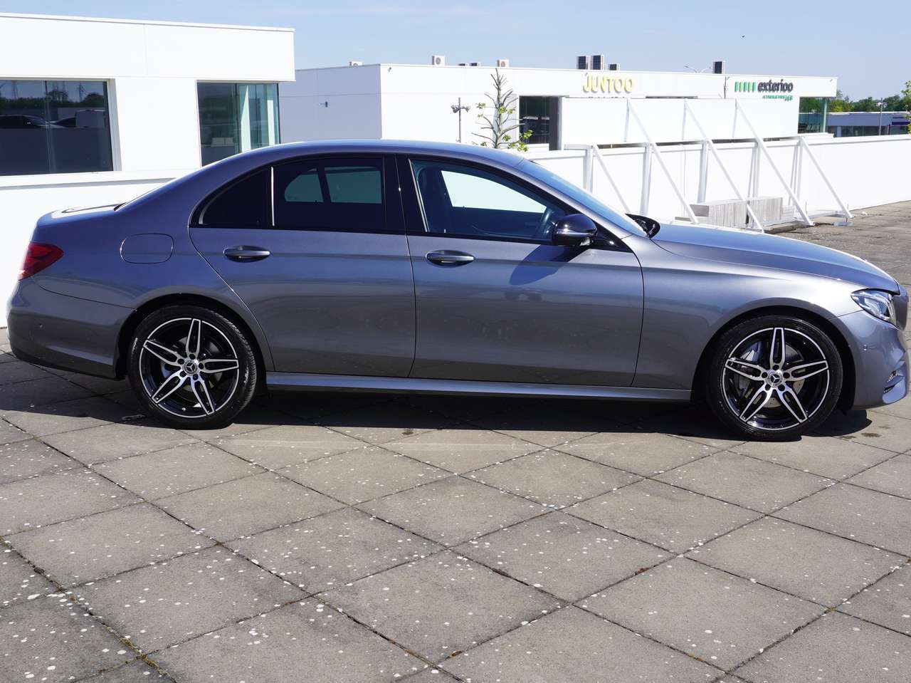 Mercedes-Benz E 220 d AMG/360 CAM/NIGHT PAK/COMAND ONLINE/9G-TRON/LED — foto 2 van 12