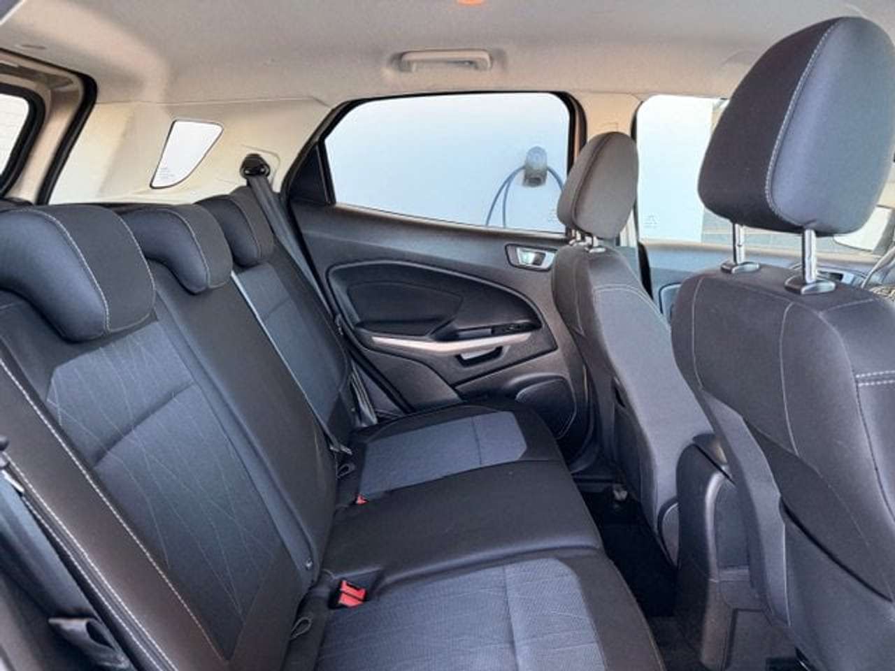 Ford EcoSport TREND BENZINE 76000KM — foto 10 van 20