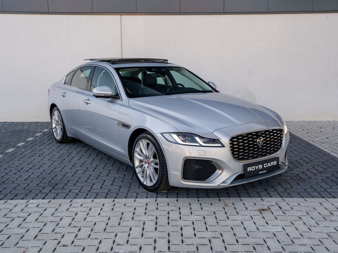Jaguar XF XF 2.0 T P250 R-Dynamic SE