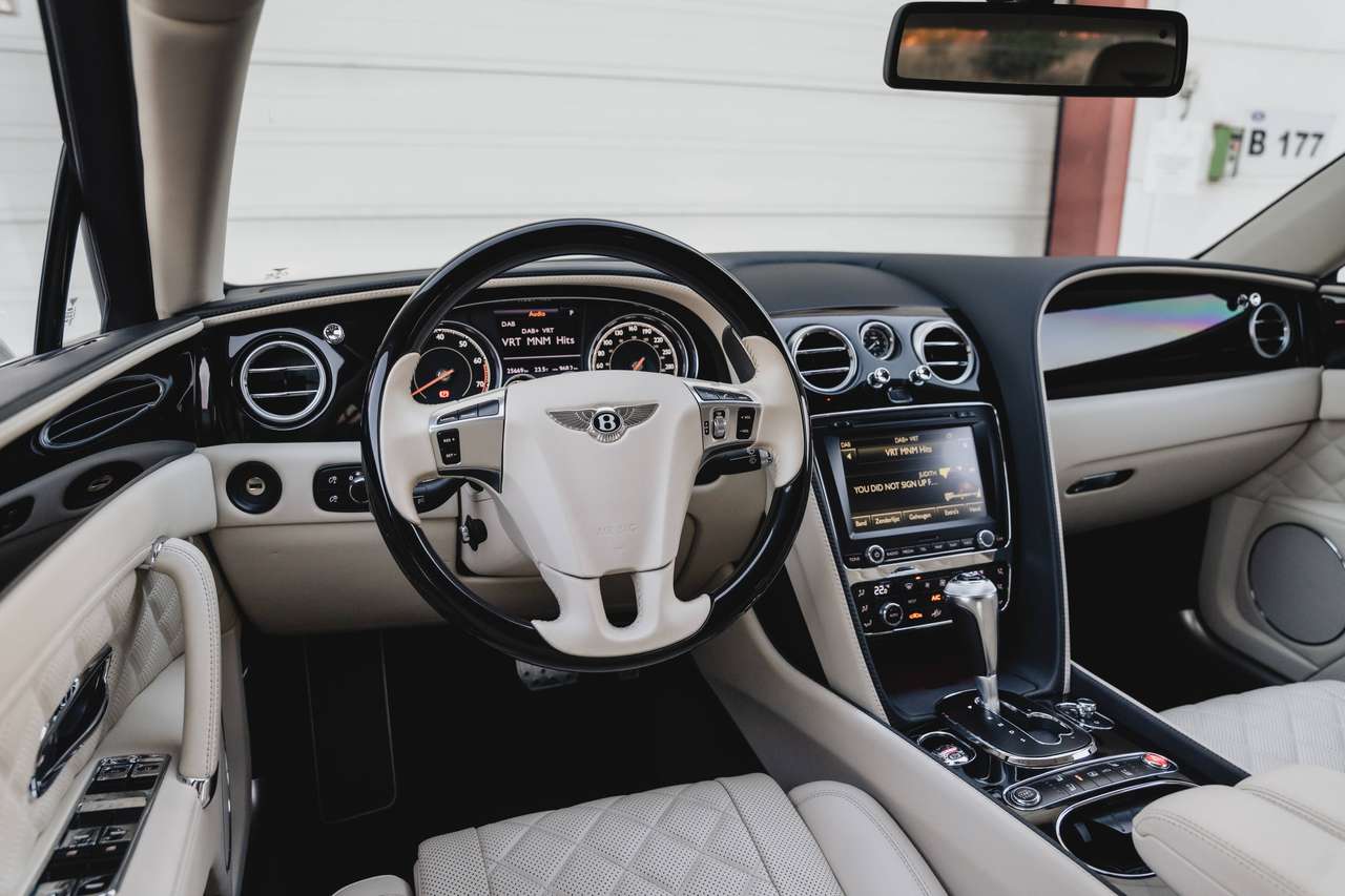 Bentley Flying Spur 4.0 V8 S - Mulliner Spec. - Bentley Historie — foto 9 van 25