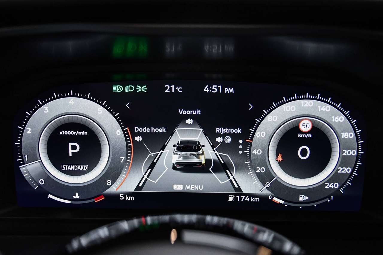 Nissan Qashqai Qashqai 1.3 DIG-T MHEV Tekna Xtronic - NAVIGATIE / PANO DAK / CAMERA / SMARTLINK / BLIS / ACC — foto 13 van 20
