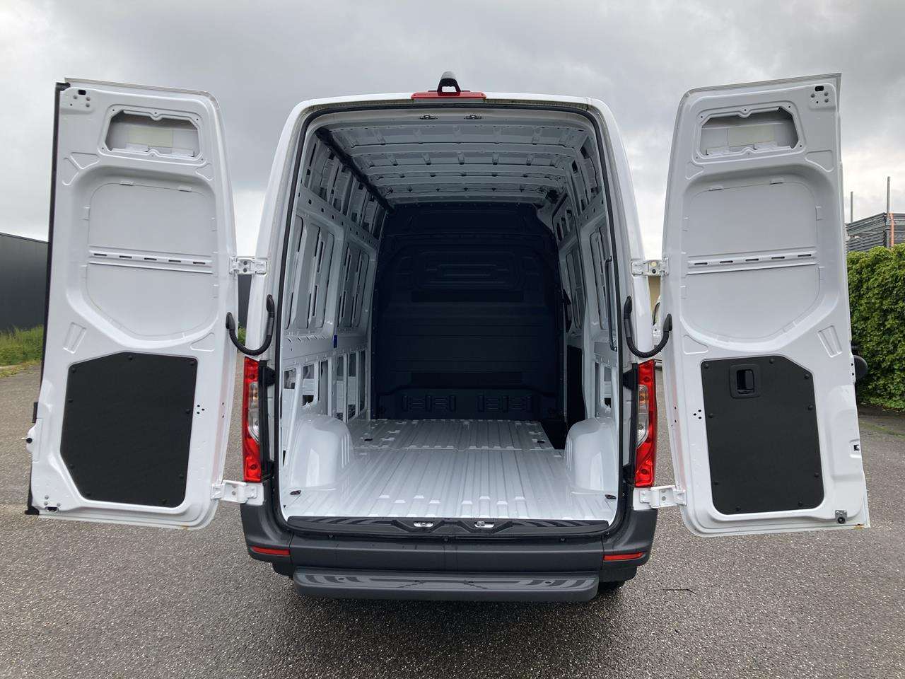 Mercedes-Benz Sprinter 317 CDi 170 L2H2 38.850€ netto Camera/Navi — foto 6 van 25