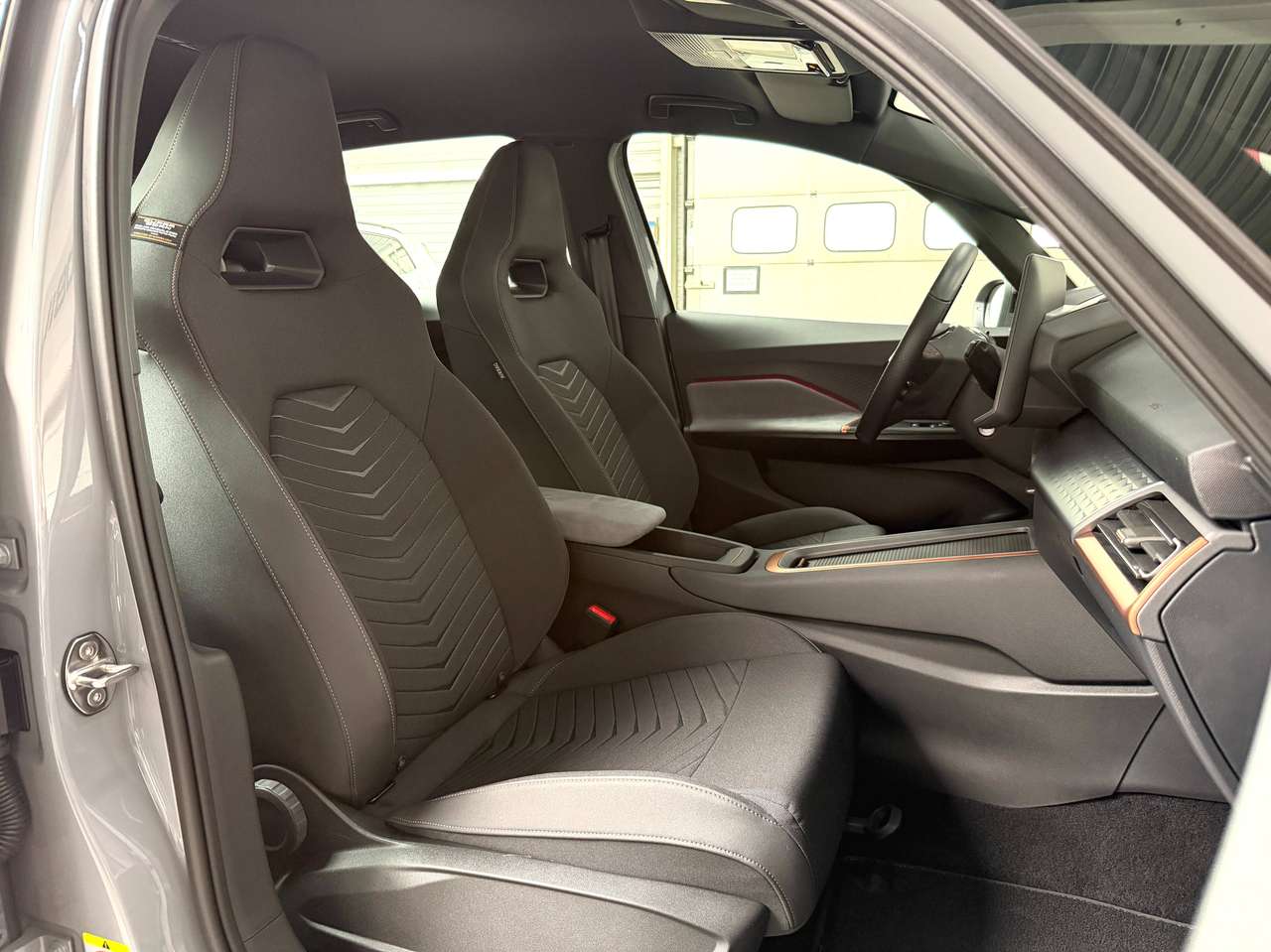 CUPRA Born Born 60/63kWh eBoost 170KW SOH100% 360°CAMERA*CARPLAY*DAB*NAVI*ACC*BLIS*LANE ASSIST*LED*AC2ZONE — foto 13 van 25
