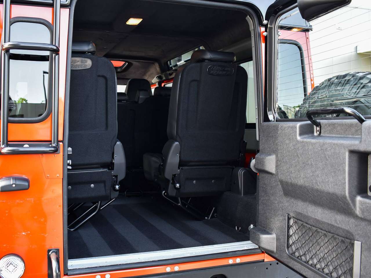 Land Rover Defender 110 2.2 TD4 / "Adventure Edition" / Firesand Orange / First Owner — foto 21 van 25