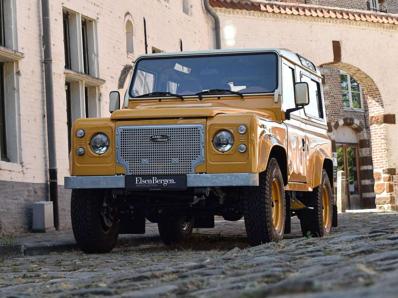 Land Rover Defender 90 / 2.2 TD4 / "Borrego Yellow Heritage" — foto 6 van 22