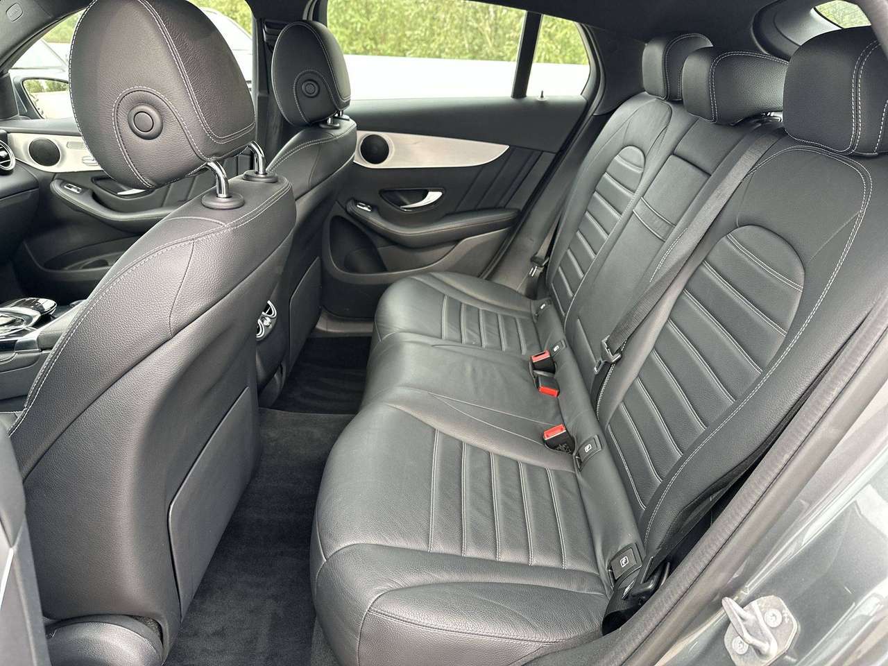 Mercedes-Benz GLC 250 GLC Coupé 250 4-Matic (EU6.2)AMG Pakket Comand Navi 20" multispaaks AMG velgen — foto 18 van 18