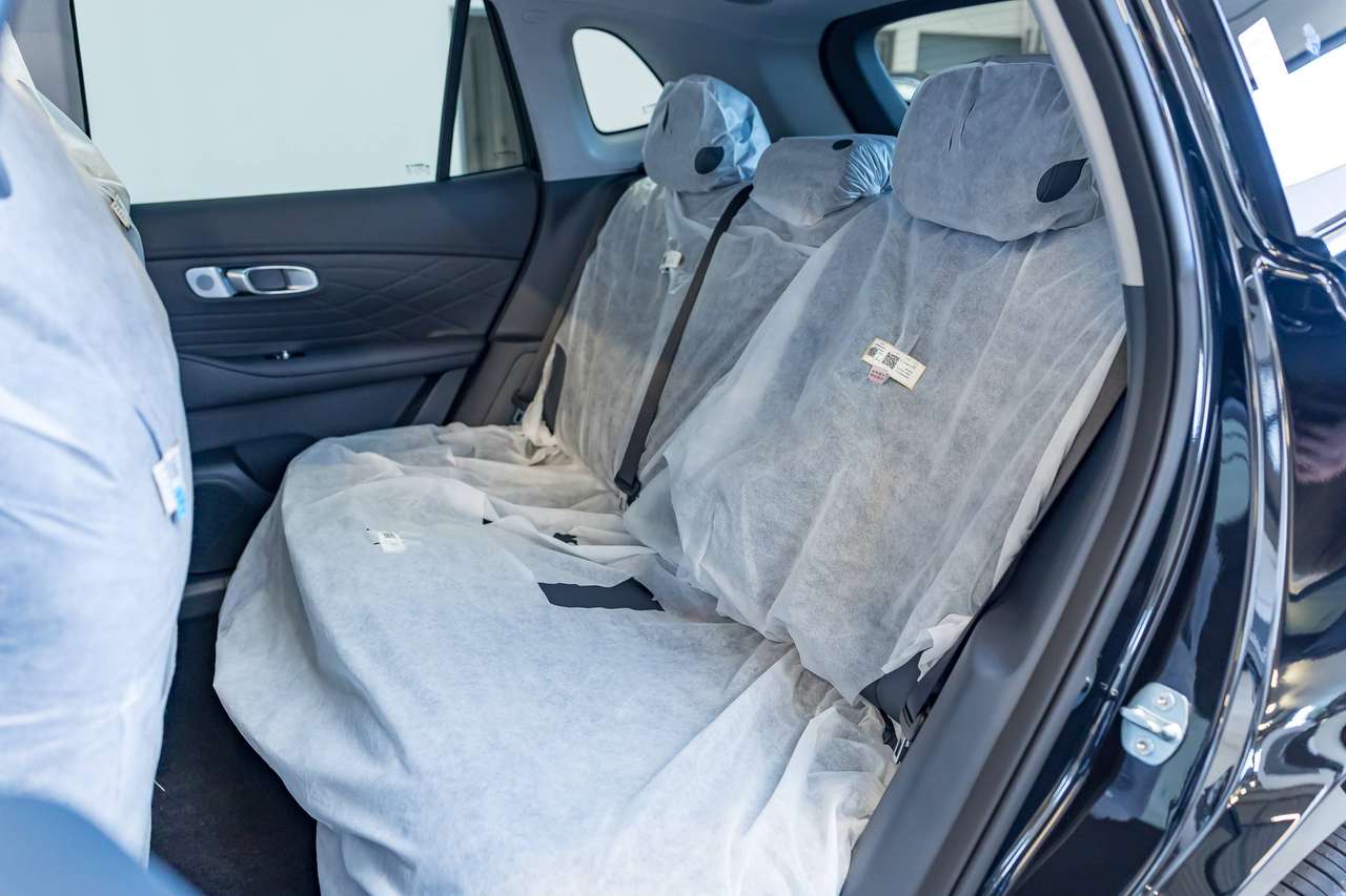 Geely Starray EM-i MAX+|136KM ELEK.BEREIK|8-JAAR-GARANTIE|PANO|MASSAGE|HEAD-UP|PREMIUM-SOUND|360°|KEYLESS|ZETELKOEL.|ZETELVERW. (v/a)| — foto 19 van 25