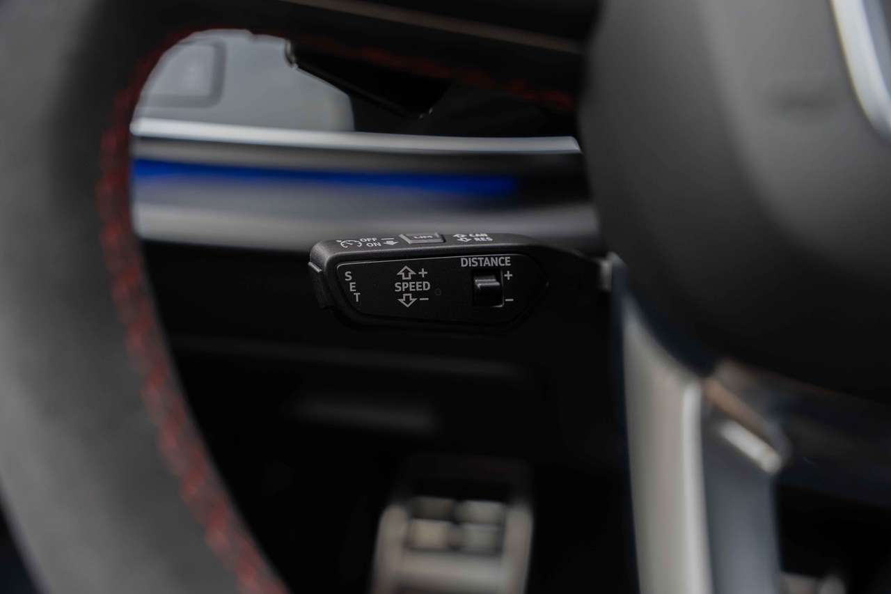 Audi RS Q8 Performance MATRIX/4-WIELSTURING/CERAMIC/PANO/HUD/SOFTCLOSE/B&O — foto 17 van 25