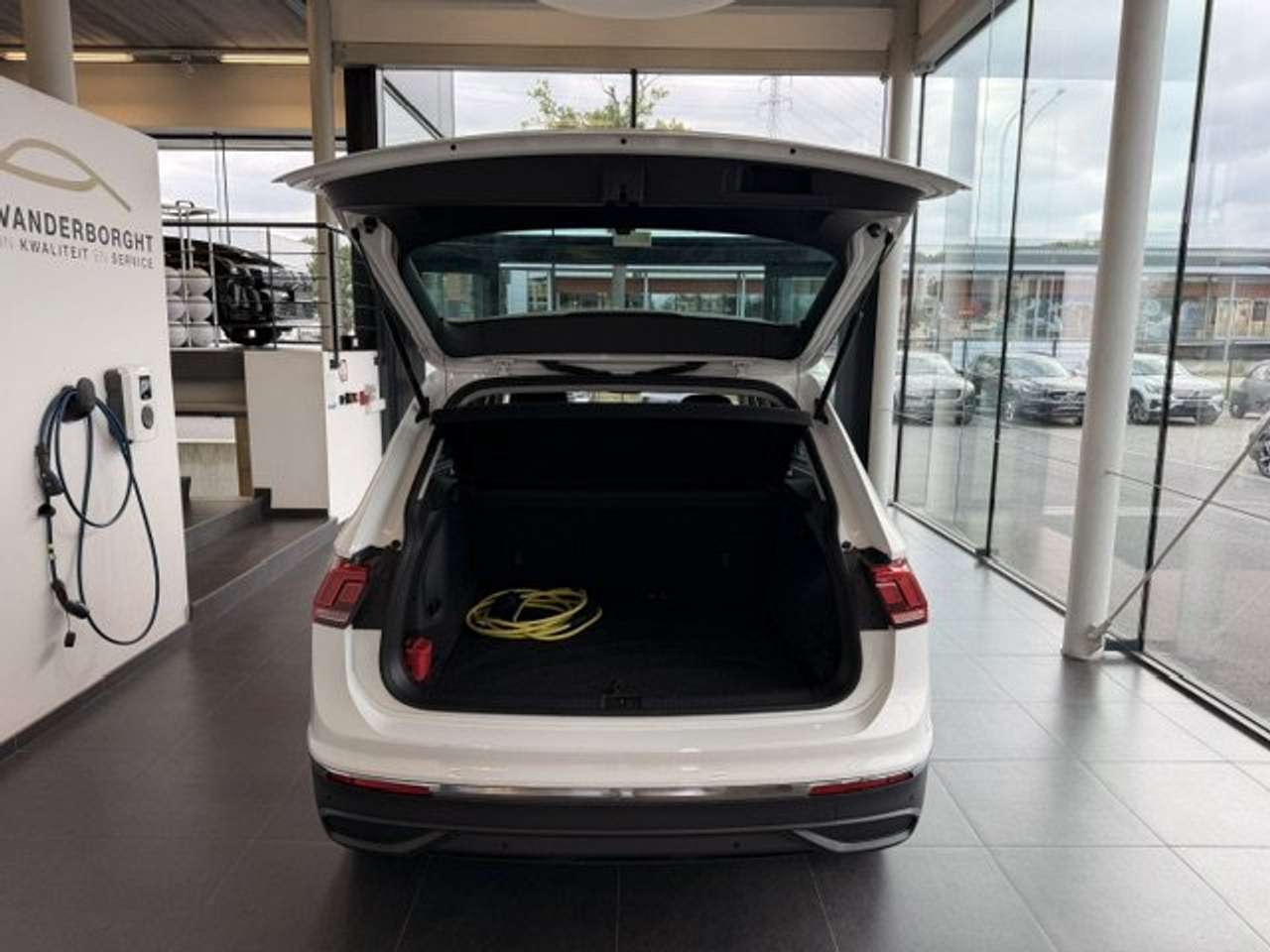 Volkswagen Tiguan LIFE ACTIVE PLUG-IN HYBRIDE AUTOMAAT  46000KM!!!! — foto 7 van 23