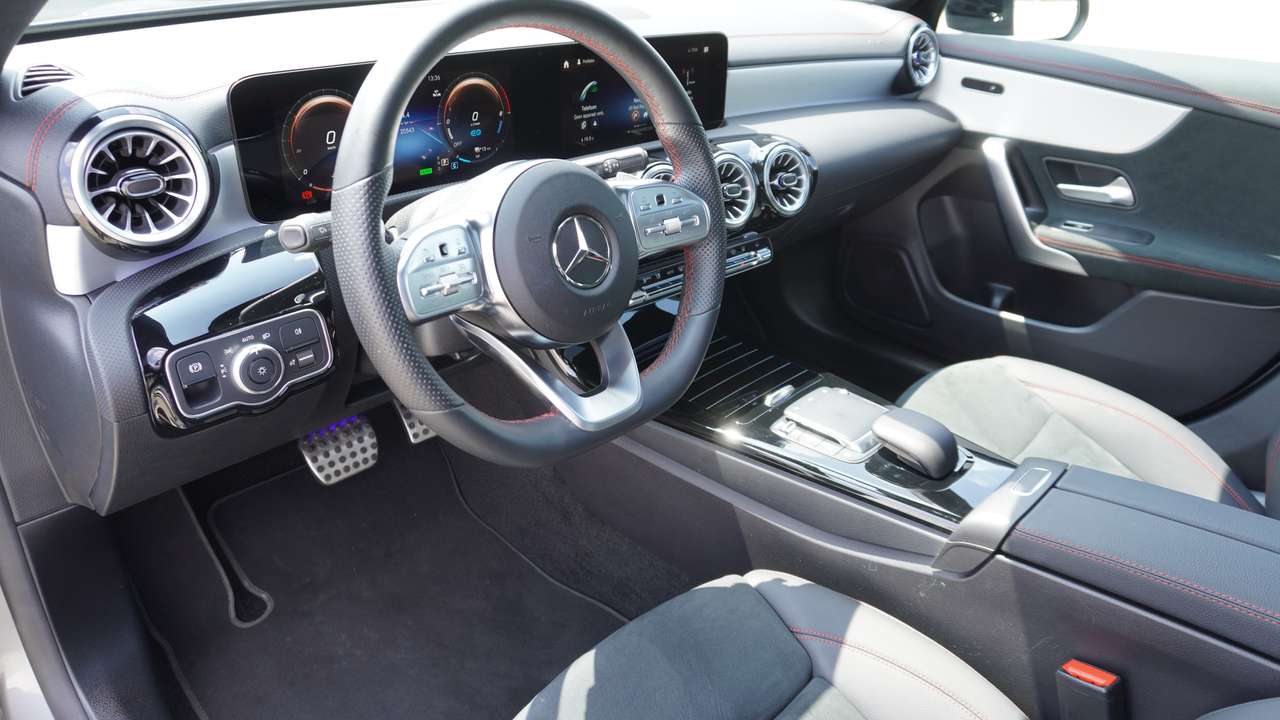 Mercedes-Benz CLA 250 AMG/PANODAK/KEYLESS/NIGHTPAK/CAMERA/KLIMAATREGEL — foto 10 van 18