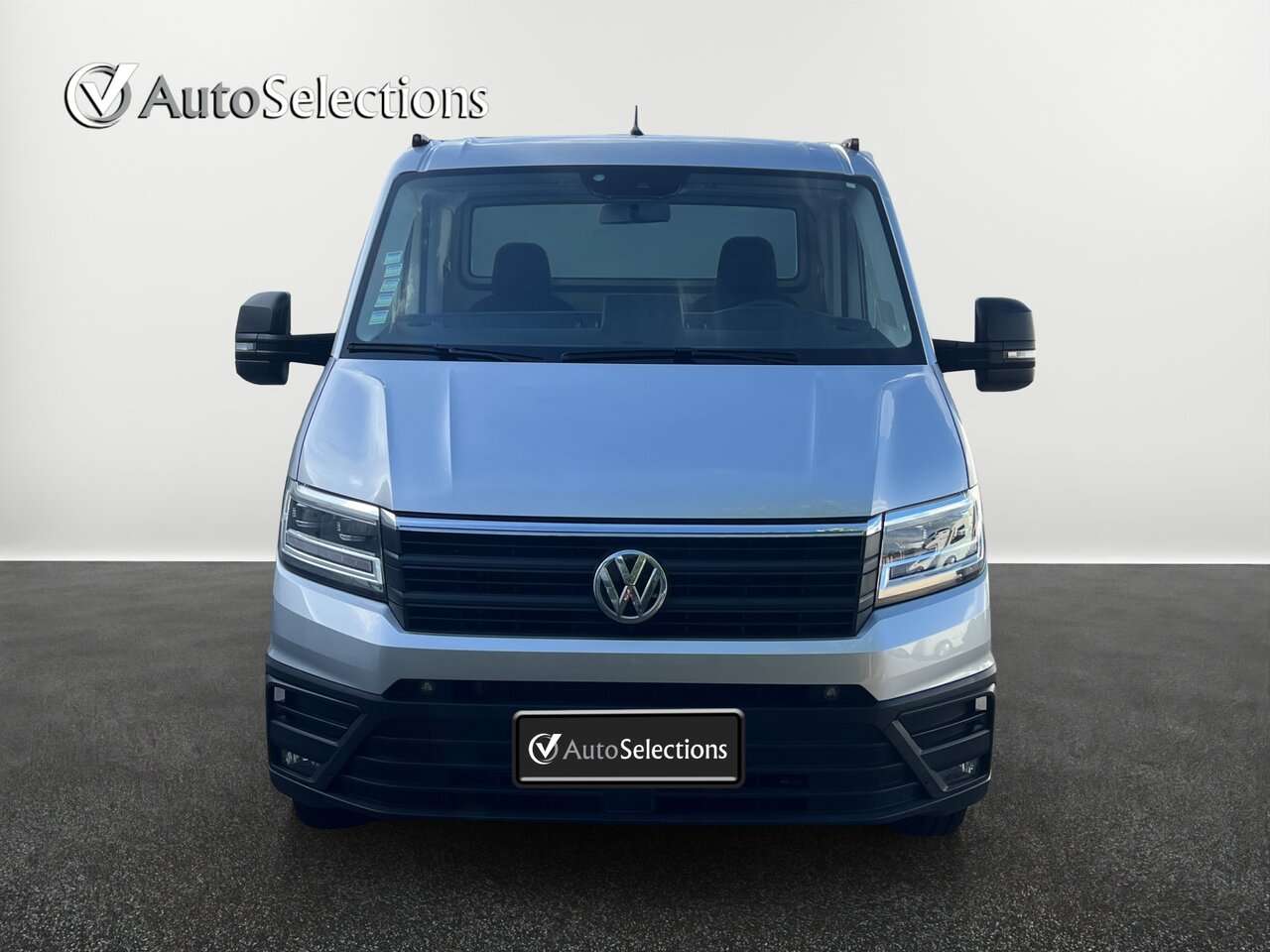Volkswagen Crafter Automaat/Led/Luchtvering/5500kg/Winch/Trekhaak ... — foto 2 van 15