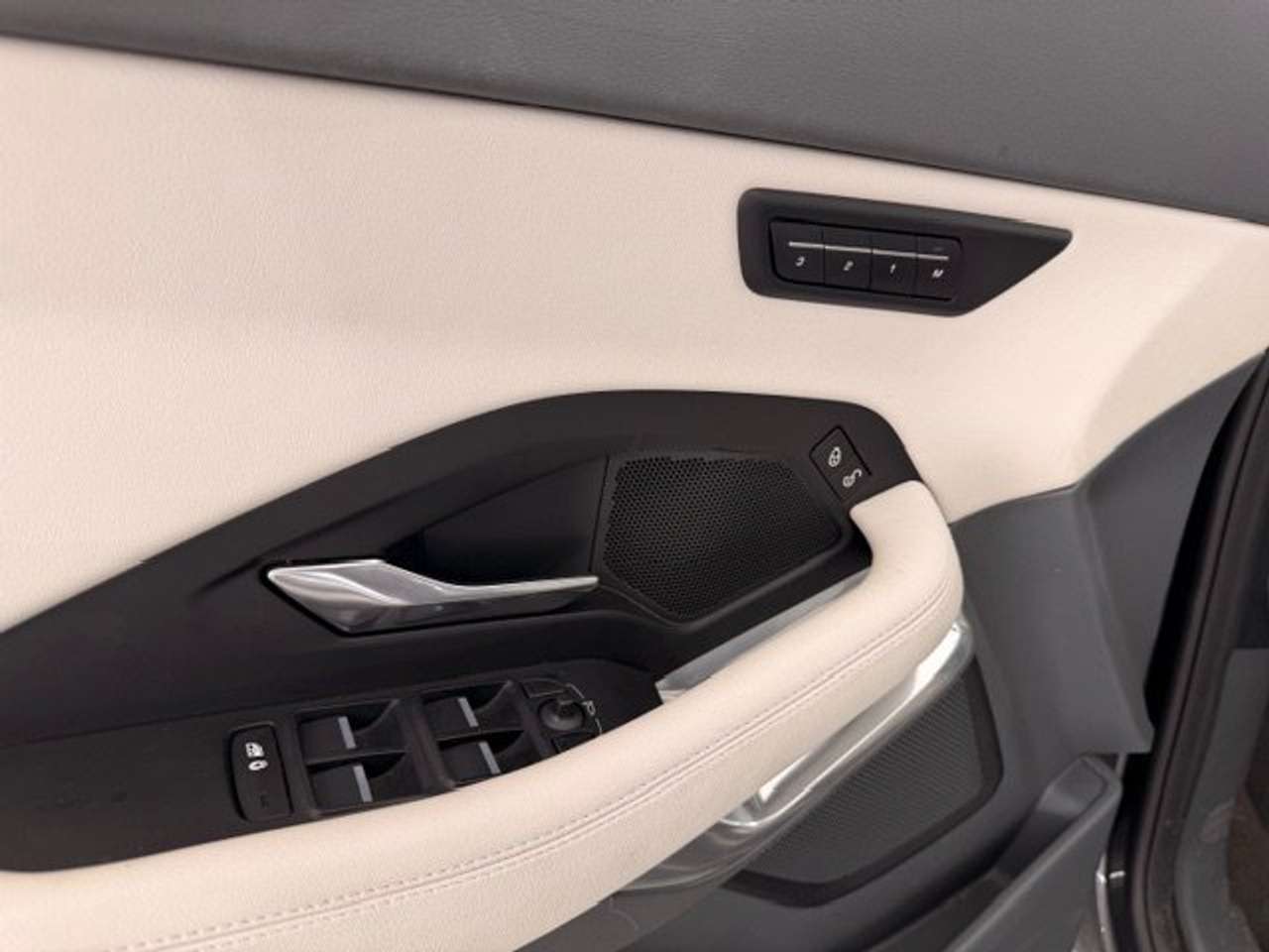 Jaguar E-Pace BENZINE AWD AUTOMAAT+TAL VAN OPTIES-49000KM!!! — foto 21 van 22