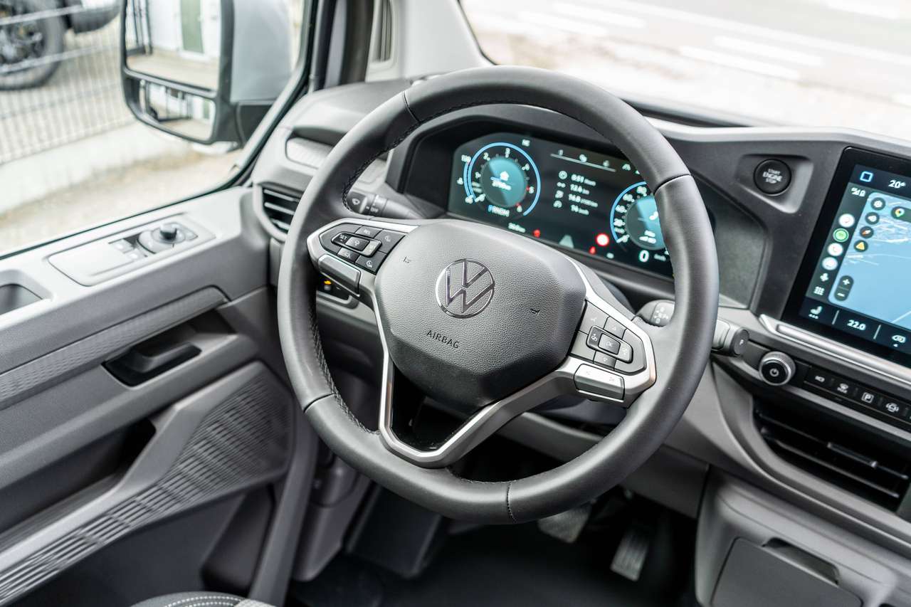 Volkswagen T7 Transporter 2.0TDi L2 Automaat - Adaptive cruise control / Zetelverwarming - 36.000ex — foto 12 van 15